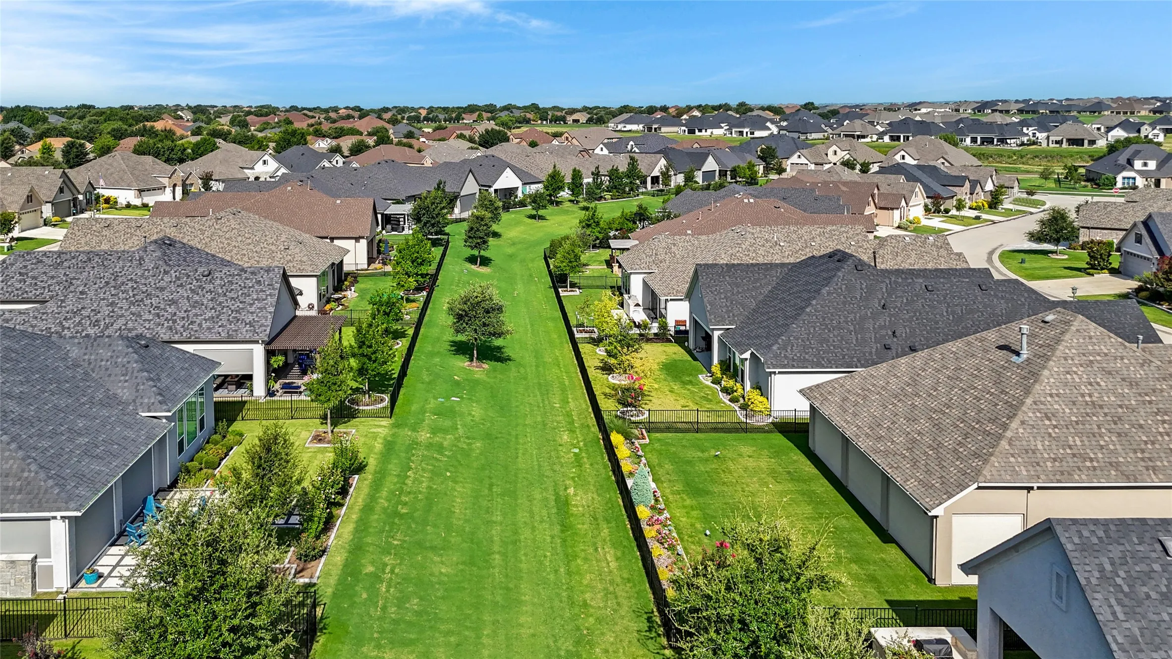 Single Family Residence For Sale in Denton County , 9604 Siltstone Drive, Denton, Texas 76207, 2 Bedroom, 3 Bathroom, 2 Garage spaces, 1,967 Sqft, built in 2021, mls#21333734, Real Estate Agent in Denton, Homes For Sale in Denton county, Homes For Sale in Denton, Realtor in Denton Texas, Real Estate Brokerage Independent Realty Texas, Luminita Cordes Realtor