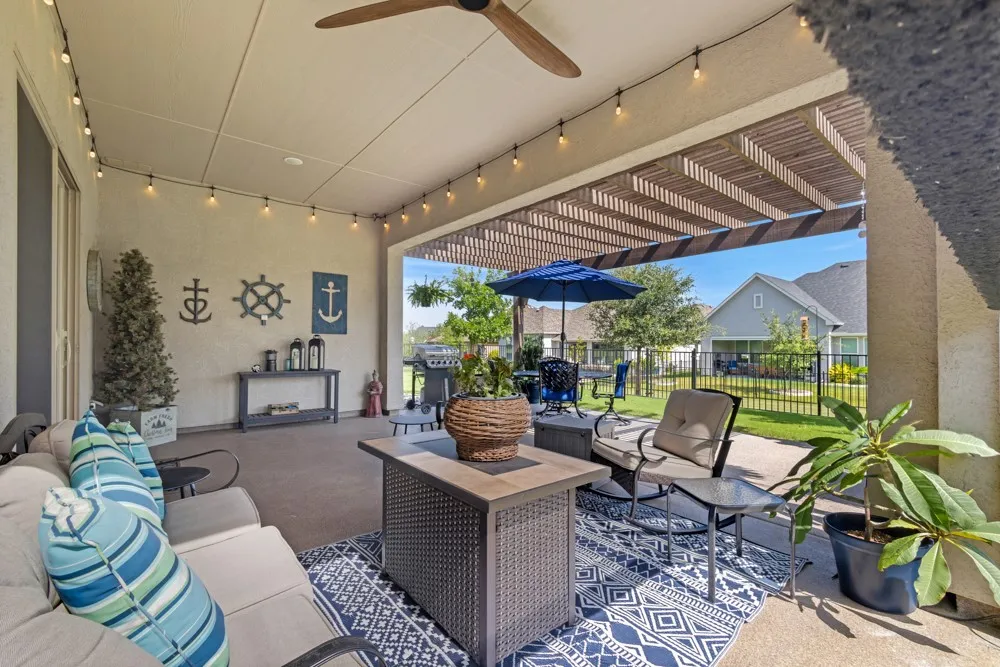 Single Family Residence For Sale in Denton County , 9604 Siltstone Drive, Denton, Texas 76207, 2 Bedroom, 3 Bathroom, 2 Garage spaces, 1,967 Sqft, built in 2021, mls#21333734, Real Estate Agent in Denton, Homes For Sale in Denton county, Homes For Sale in Denton, Realtor in Denton Texas, Real Estate Brokerage Independent Realty Texas, Luminita Cordes Realtor