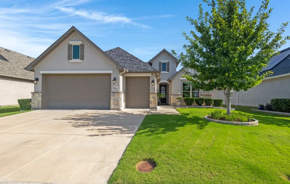 Single Family Residence For Sale in Denton County , 9604 Siltstone Drive, Denton, Texas 76207, 2 Bedroom, 3 Bathroom, 2 Garage spaces, 1,967 Sqft, built in 2021, mls#21333734, Real Estate Agent in Denton, Homes For Sale in Denton county, Homes For Sale in Denton, Realtor in Denton Texas, Real Estate Brokerage Independent Realty Texas, Luminita Cordes Realtor