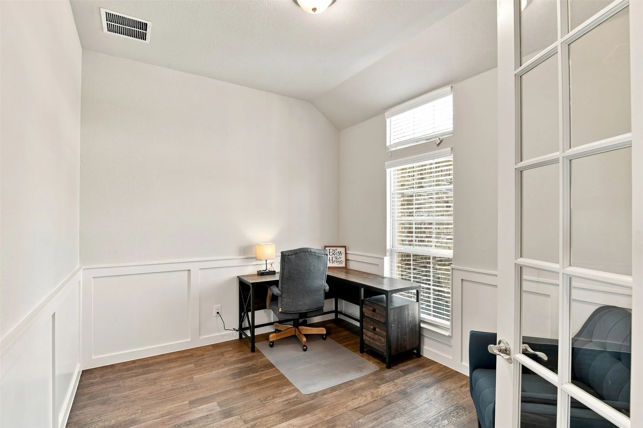 Single Family Residence For Sale in Collin County , 6309 Starr Drive, Mc Kinney, Texas 75071, 4 Bedroom, 2 Bathroom, 3 Garage spaces, 2,238 Sqft, built in 2021, mls#21335673, Real Estate Agent in Mc Kinney, Homes For Sale in Collin county, Homes For Sale in Mc Kinney, Realtor in Mc Kinney Texas, Real Estate Brokerage Independent Realty Texas, Luminita Cordes Realtor