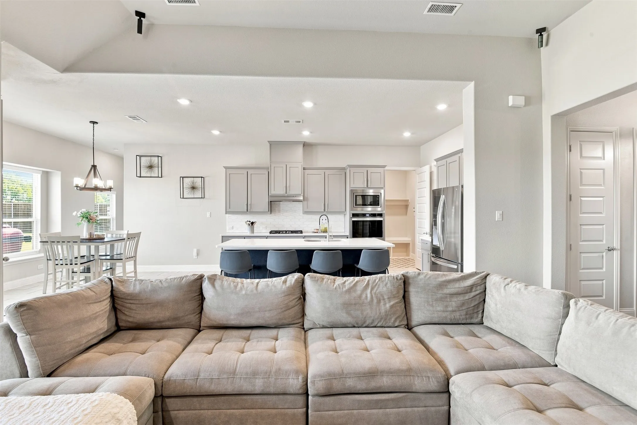 Single Family Residence For Sale in Collin County , 6309 Starr Drive, Mc Kinney, Texas 75071, 4 Bedroom, 2 Bathroom, 3 Garage spaces, 2,238 Sqft, built in 2021, mls#21335673, Real Estate Agent in Mc Kinney, Homes For Sale in Collin county, Homes For Sale in Mc Kinney, Realtor in Mc Kinney Texas, Real Estate Brokerage Independent Realty Texas, Luminita Cordes Realtor
