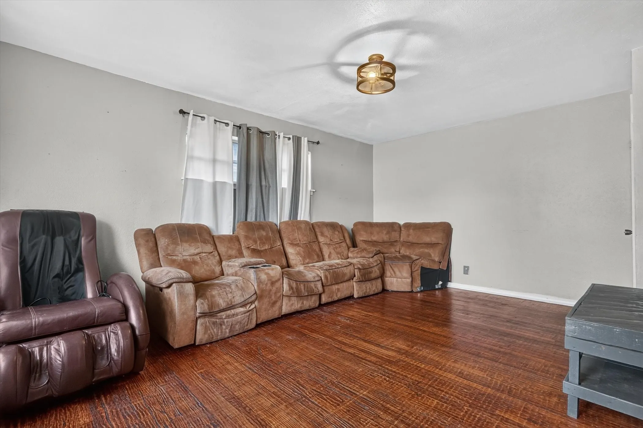 Single Family Residence For Sale in Dallas County , 1029 S Bryan Street, Mesquite, Texas 75149, 4 Bedroom, 2 Bathroom, Garage spaces, 1,906 Sqft, built in 1957, mls#21338670, Real Estate Agent in Mesquite, Homes For Sale in Dallas county, Homes For Sale in Mesquite, Realtor in Mesquite Texas, Real Estate Brokerage Independent Realty Texas, Luminita Cordes Realtor