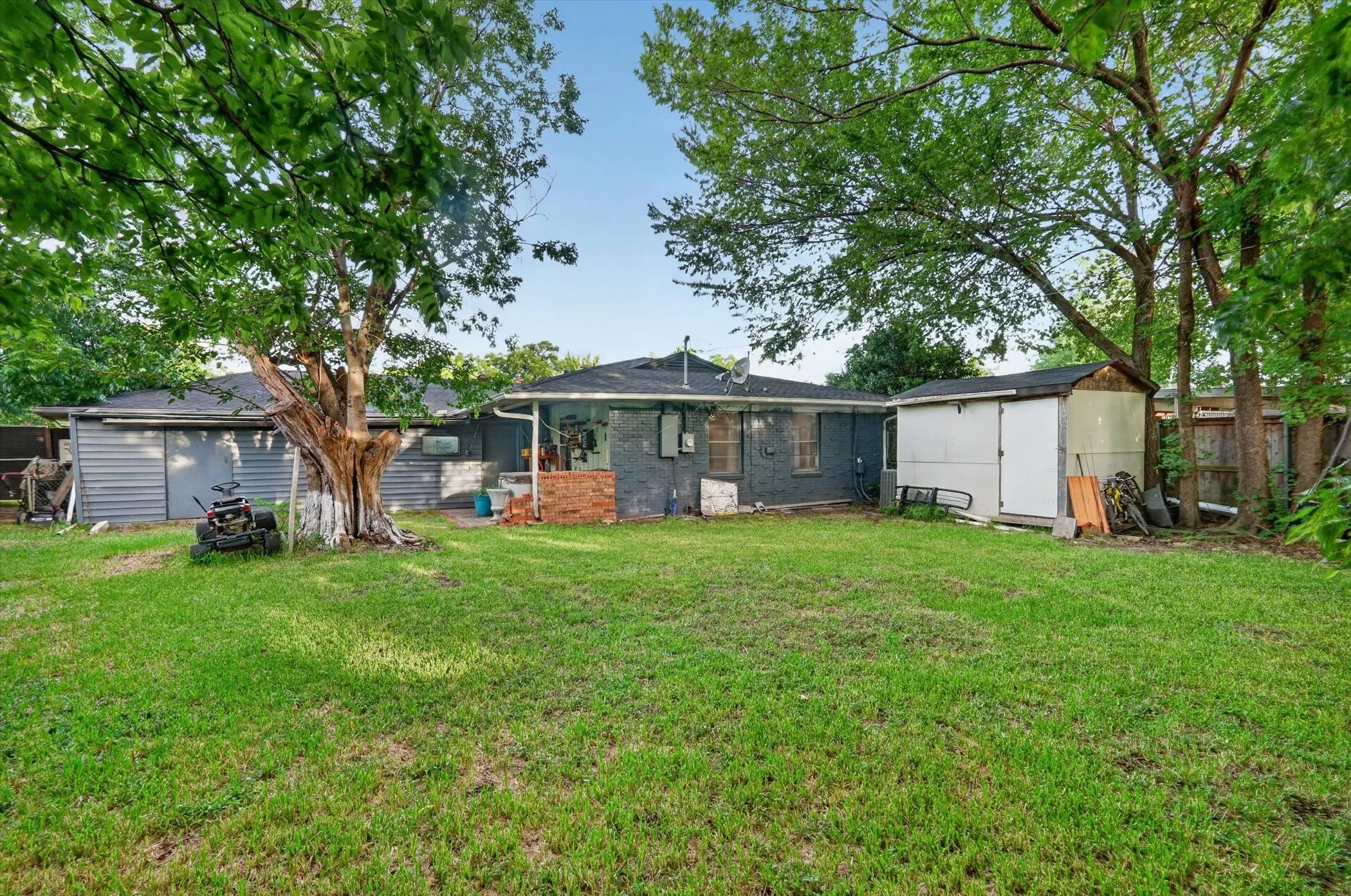 Single Family Residence For Sale in Dallas County , 1029 S Bryan Street, Mesquite, Texas 75149, 4 Bedroom, 2 Bathroom, Garage spaces, 1,906 Sqft, built in 1957, mls#21338670, Real Estate Agent in Mesquite, Homes For Sale in Dallas county, Homes For Sale in Mesquite, Realtor in Mesquite Texas, Real Estate Brokerage Independent Realty Texas, Luminita Cordes Realtor