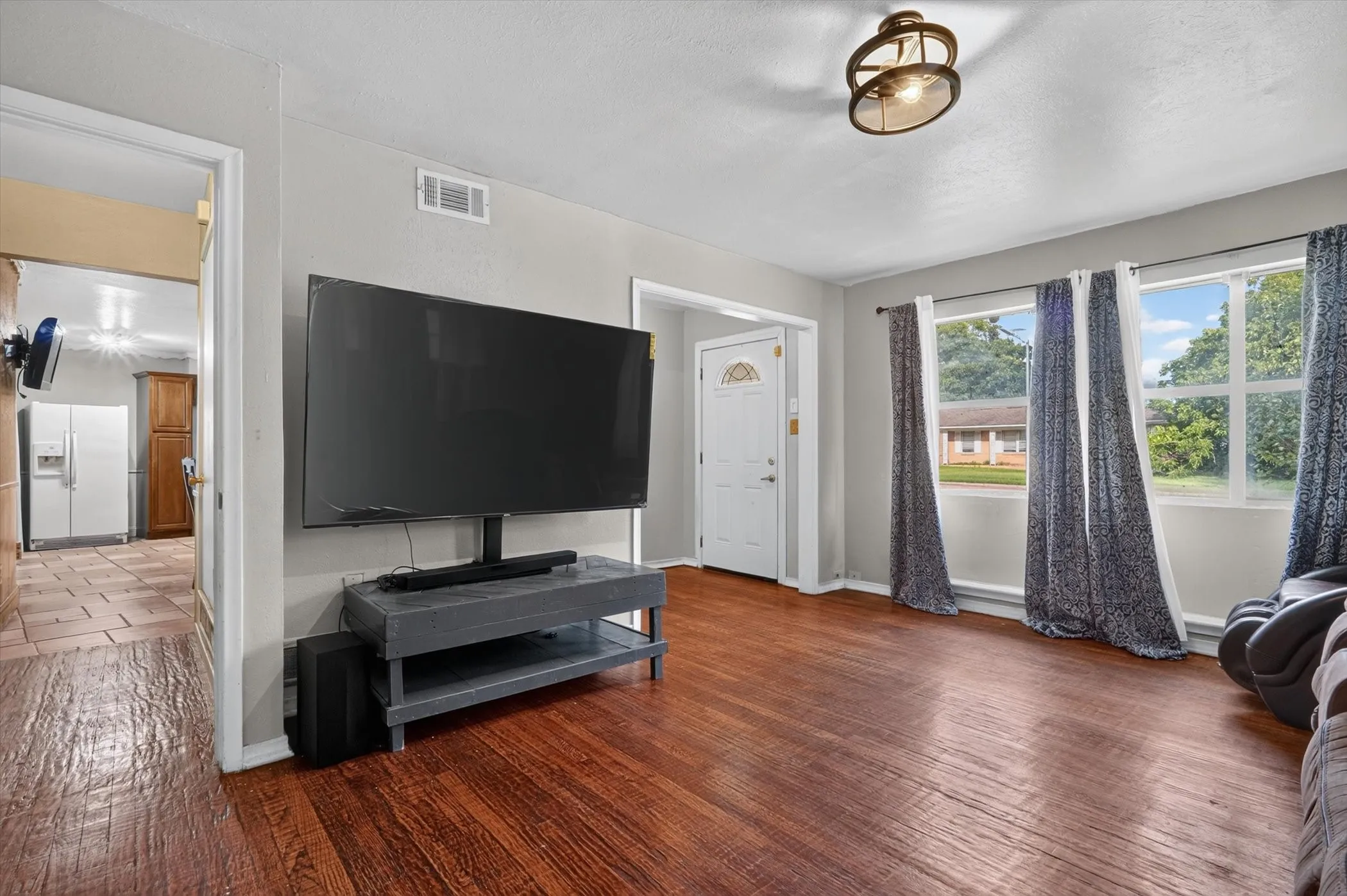 Single Family Residence For Sale in Dallas County , 1029 S Bryan Street, Mesquite, Texas 75149, 4 Bedroom, 2 Bathroom, Garage spaces, 1,906 Sqft, built in 1957, mls#21338670, Real Estate Agent in Mesquite, Homes For Sale in Dallas county, Homes For Sale in Mesquite, Realtor in Mesquite Texas, Real Estate Brokerage Independent Realty Texas, Luminita Cordes Realtor