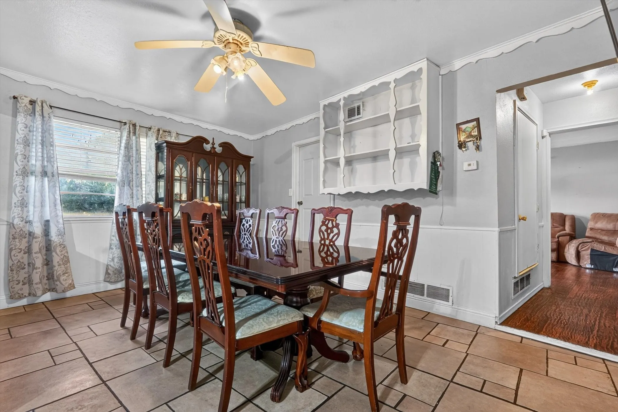 Single Family Residence For Sale in Dallas County , 1029 S Bryan Street, Mesquite, Texas 75149, 4 Bedroom, 2 Bathroom, Garage spaces, 1,906 Sqft, built in 1957, mls#21338670, Real Estate Agent in Mesquite, Homes For Sale in Dallas county, Homes For Sale in Mesquite, Realtor in Mesquite Texas, Real Estate Brokerage Independent Realty Texas, Luminita Cordes Realtor