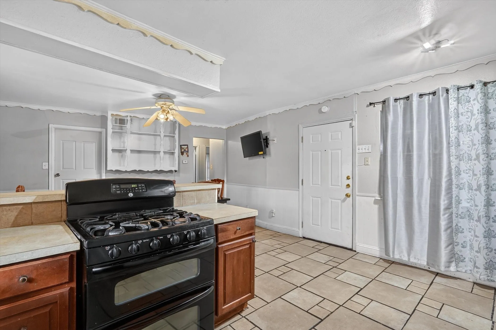 Single Family Residence For Sale in Dallas County , 1029 S Bryan Street, Mesquite, Texas 75149, 4 Bedroom, 2 Bathroom, Garage spaces, 1,906 Sqft, built in 1957, mls#21338670, Real Estate Agent in Mesquite, Homes For Sale in Dallas county, Homes For Sale in Mesquite, Realtor in Mesquite Texas, Real Estate Brokerage Independent Realty Texas, Luminita Cordes Realtor