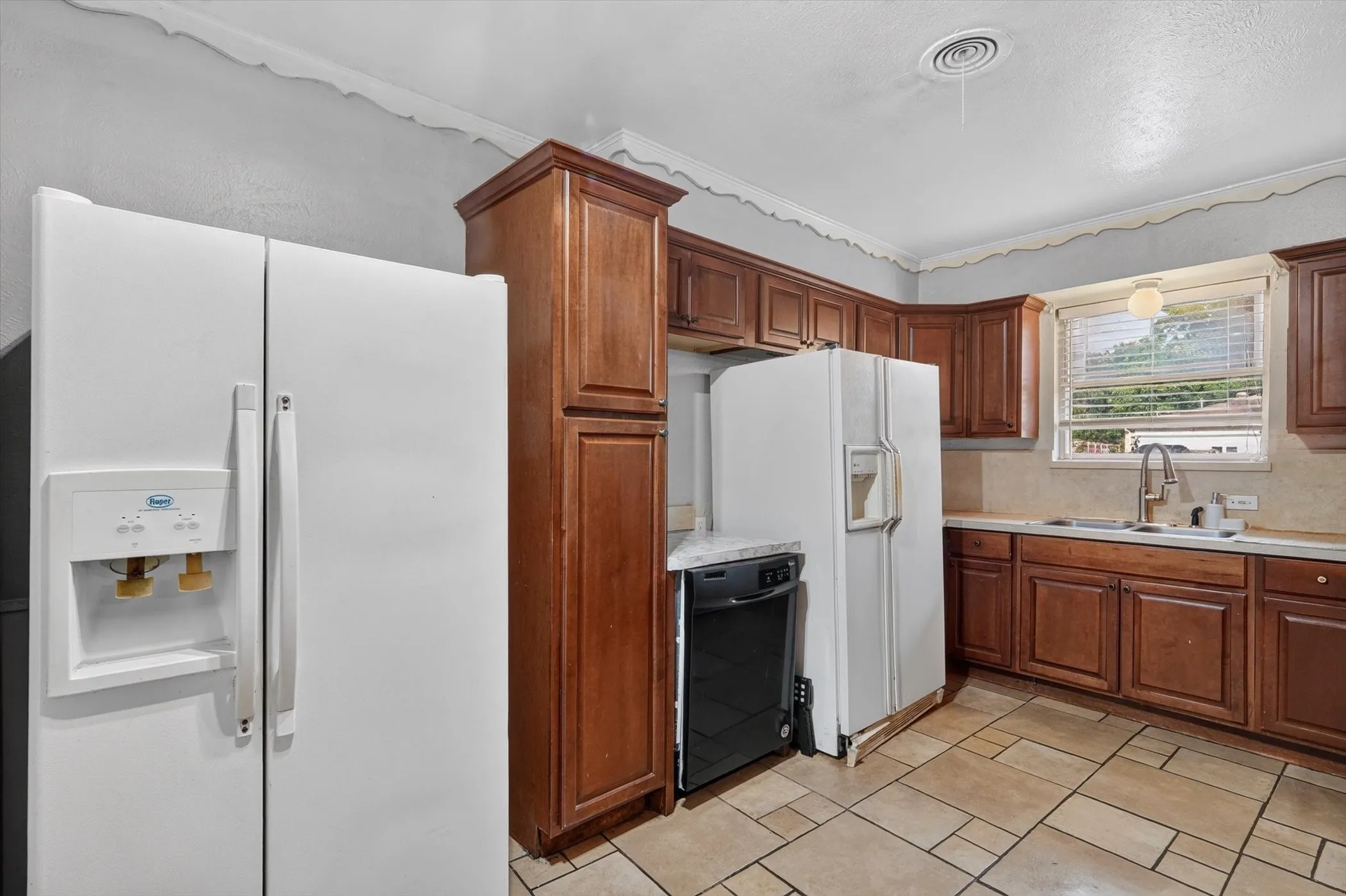 Single Family Residence For Sale in Dallas County , 1029 S Bryan Street, Mesquite, Texas 75149, 4 Bedroom, 2 Bathroom, Garage spaces, 1,906 Sqft, built in 1957, mls#21338670, Real Estate Agent in Mesquite, Homes For Sale in Dallas county, Homes For Sale in Mesquite, Realtor in Mesquite Texas, Real Estate Brokerage Independent Realty Texas, Luminita Cordes Realtor