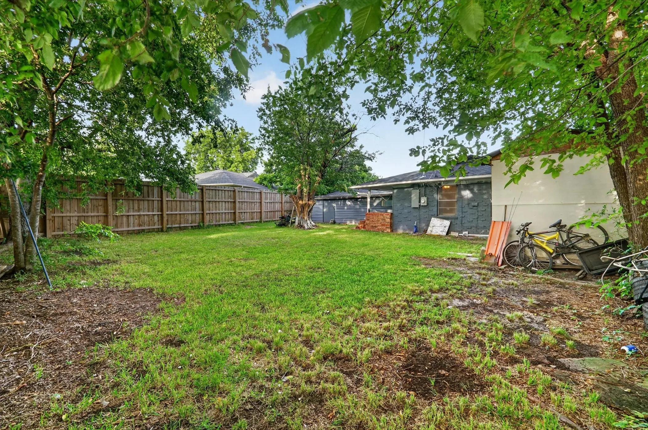 Single Family Residence For Sale in Dallas County , 1029 S Bryan Street, Mesquite, Texas 75149, 4 Bedroom, 2 Bathroom, Garage spaces, 1,906 Sqft, built in 1957, mls#21338670, Real Estate Agent in Mesquite, Homes For Sale in Dallas county, Homes For Sale in Mesquite, Realtor in Mesquite Texas, Real Estate Brokerage Independent Realty Texas, Luminita Cordes Realtor