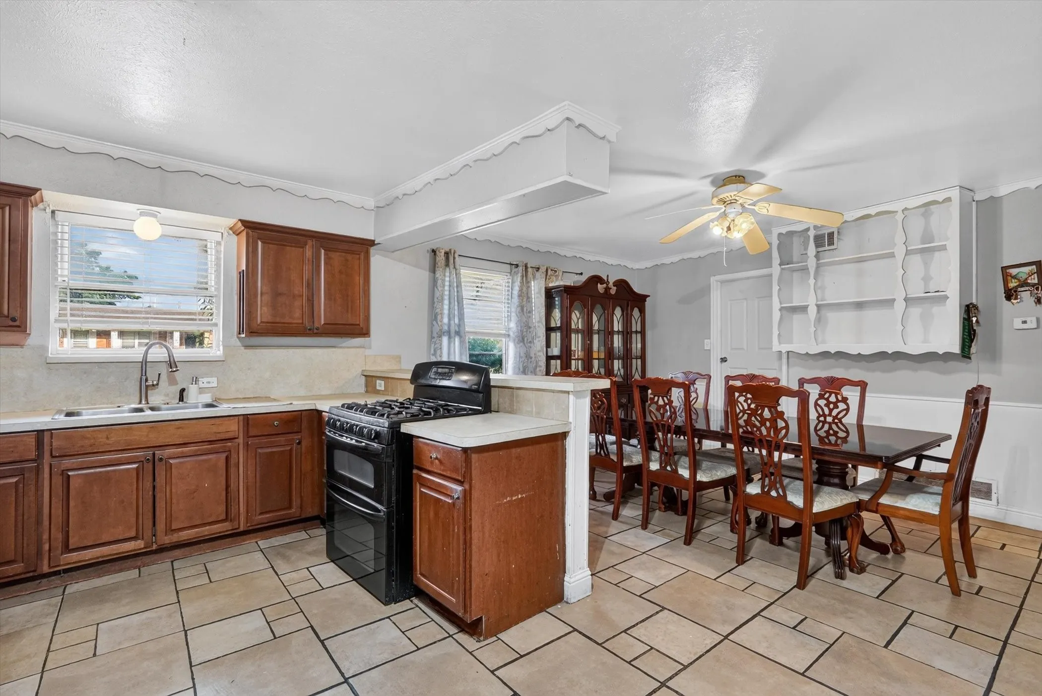 Single Family Residence For Sale in Dallas County , 1029 S Bryan Street, Mesquite, Texas 75149, 4 Bedroom, 2 Bathroom, Garage spaces, 1,906 Sqft, built in 1957, mls#21338670, Real Estate Agent in Mesquite, Homes For Sale in Dallas county, Homes For Sale in Mesquite, Realtor in Mesquite Texas, Real Estate Brokerage Independent Realty Texas, Luminita Cordes Realtor