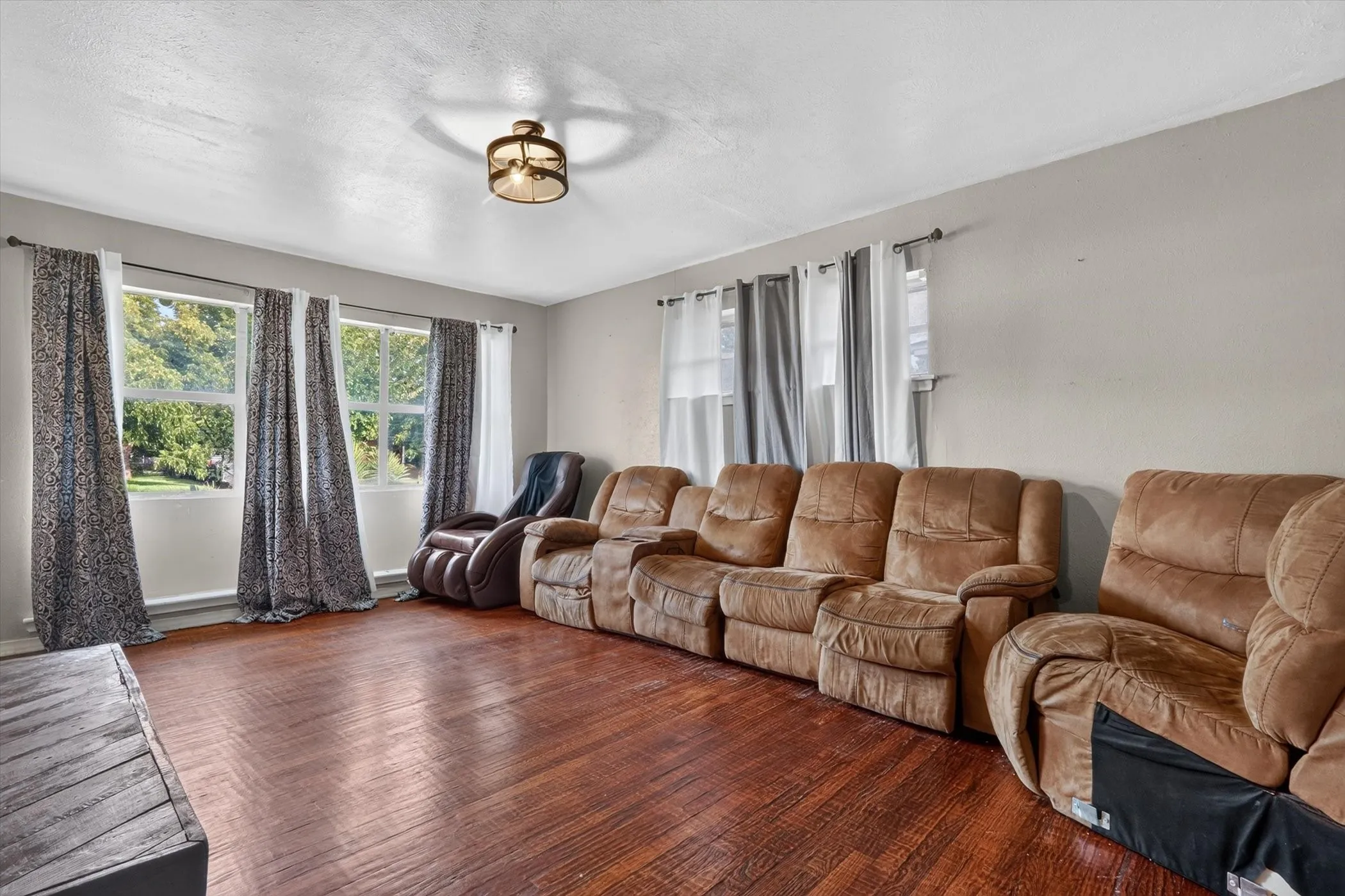 Single Family Residence For Sale in Dallas County , 1029 S Bryan Street, Mesquite, Texas 75149, 4 Bedroom, 2 Bathroom, Garage spaces, 1,906 Sqft, built in 1957, mls#21338670, Real Estate Agent in Mesquite, Homes For Sale in Dallas county, Homes For Sale in Mesquite, Realtor in Mesquite Texas, Real Estate Brokerage Independent Realty Texas, Luminita Cordes Realtor