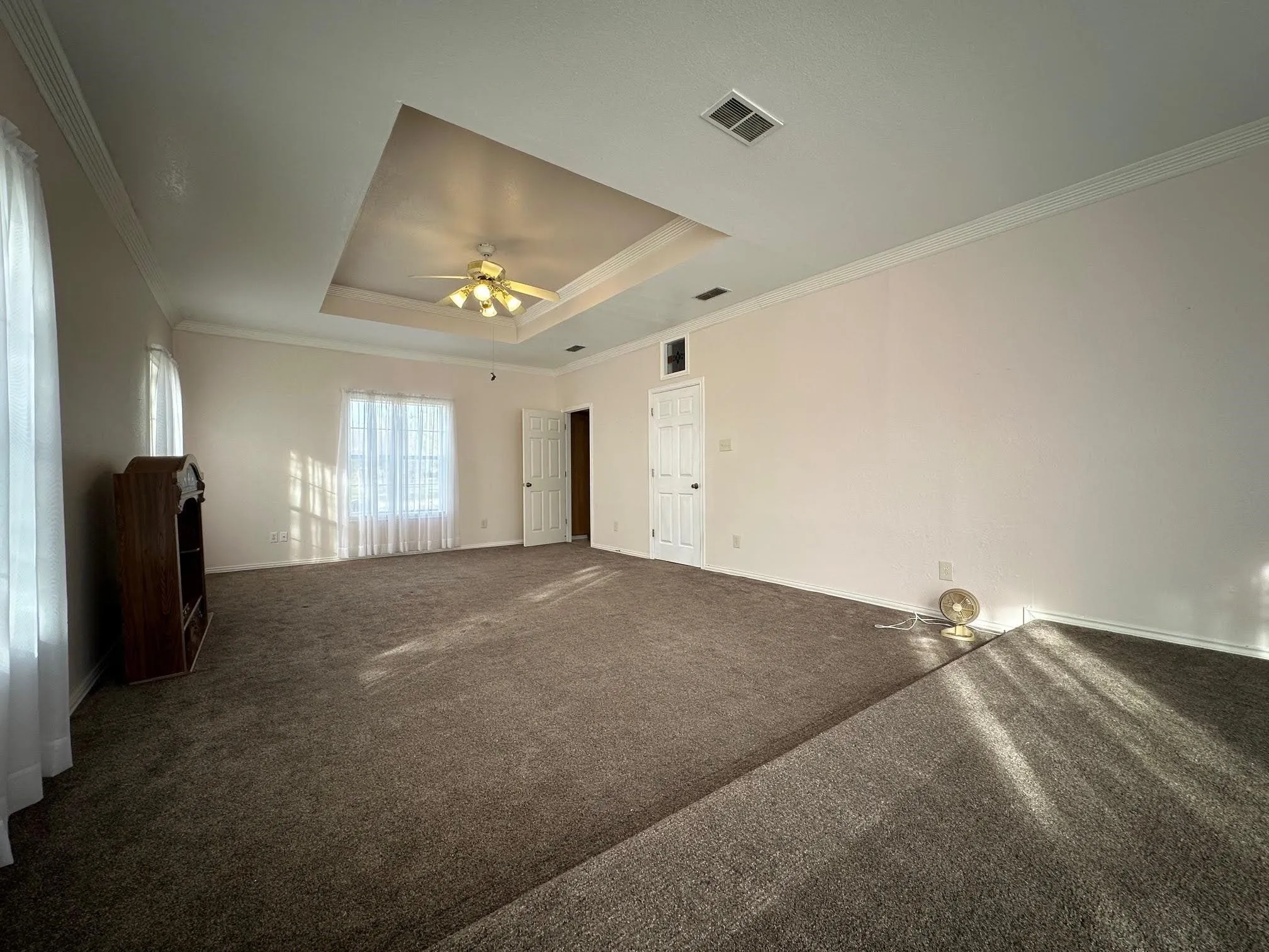 Single Family Residence For Sale in Hopkins County , 8099 W Interstate Highway 30, Cumby, Texas 75433, 4 Bedroom, 4 Bathroom, 2 Garage spaces, 3,016 Sqft, built in 1995, mls#21338895, Real Estate Agent in Cumby, Homes For Sale in Hopkins county, Homes For Sale in Cumby, Realtor in Cumby Texas, Real Estate Brokerage Independent Realty Texas, Luminita Cordes Realtor