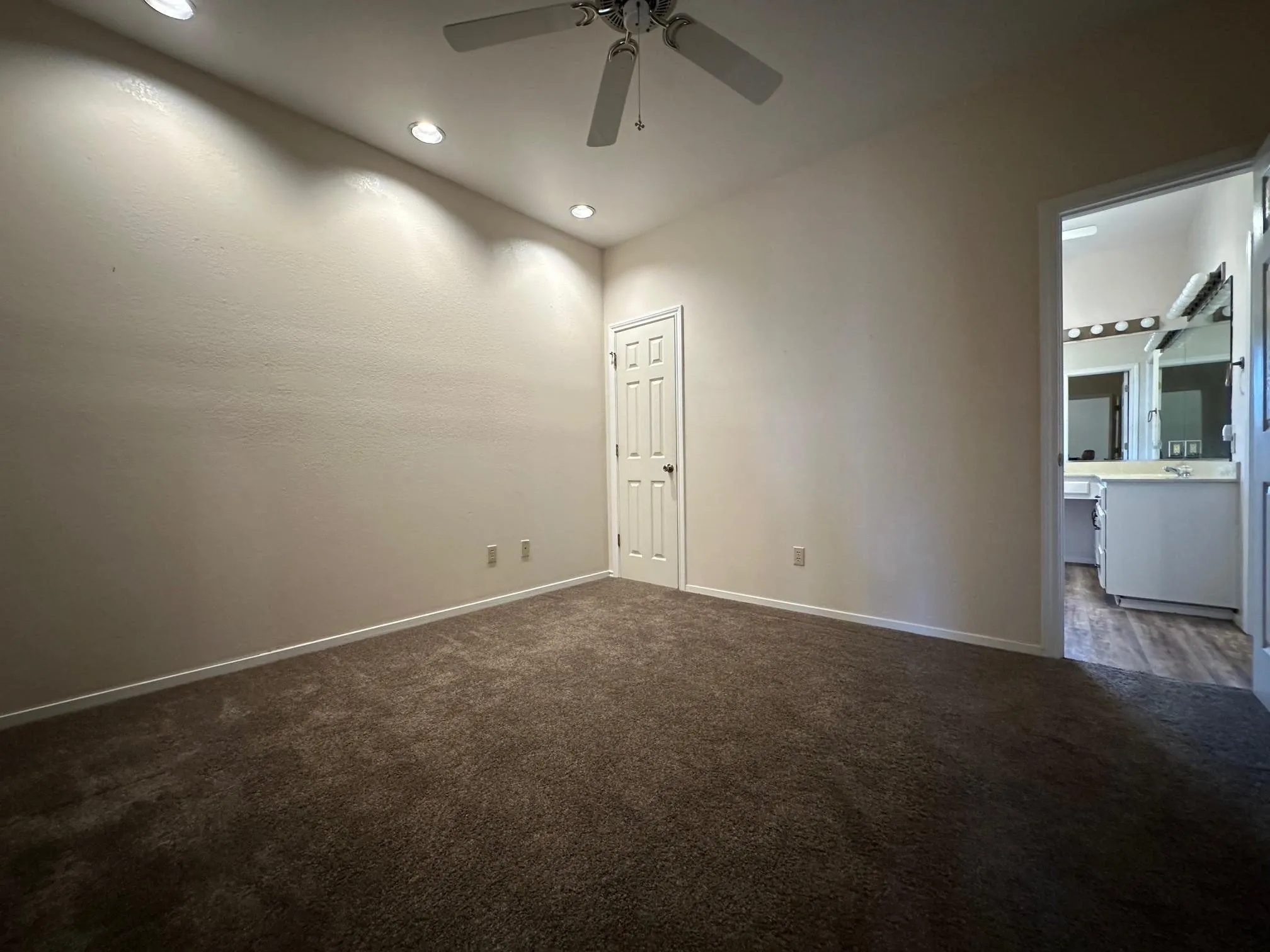 Single Family Residence For Sale in Hopkins County , 8099 W Interstate Highway 30, Cumby, Texas 75433, 4 Bedroom, 4 Bathroom, 2 Garage spaces, 3,016 Sqft, built in 1995, mls#21338895, Real Estate Agent in Cumby, Homes For Sale in Hopkins county, Homes For Sale in Cumby, Realtor in Cumby Texas, Real Estate Brokerage Independent Realty Texas, Luminita Cordes Realtor