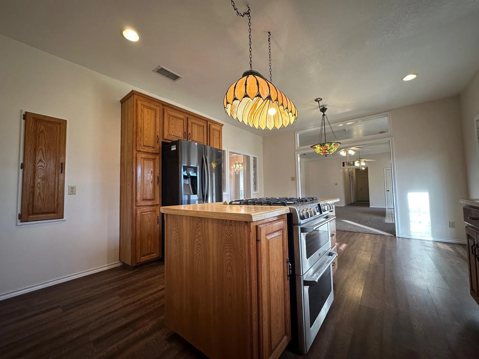 Single Family Residence For Sale in Hopkins County , 8099 W Interstate Highway 30, Cumby, Texas 75433, 4 Bedroom, 4 Bathroom, 2 Garage spaces, 3,016 Sqft, built in 1995, mls#21338895, Real Estate Agent in Cumby, Homes For Sale in Hopkins county, Homes For Sale in Cumby, Realtor in Cumby Texas, Real Estate Brokerage Independent Realty Texas, Luminita Cordes Realtor