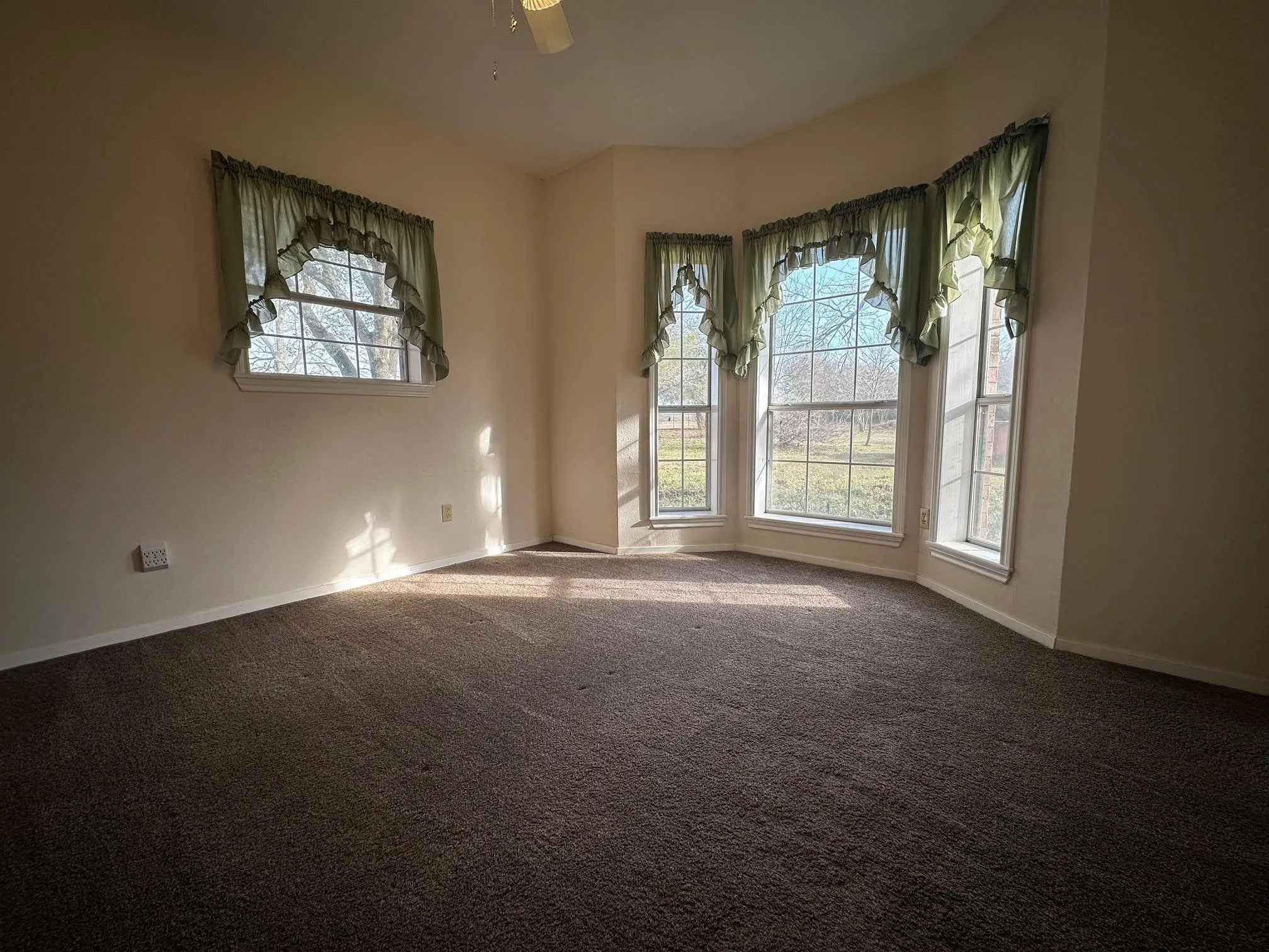 Single Family Residence For Sale in Hopkins County , 8099 W Interstate Highway 30, Cumby, Texas 75433, 4 Bedroom, 4 Bathroom, 2 Garage spaces, 3,016 Sqft, built in 1995, mls#21338895, Real Estate Agent in Cumby, Homes For Sale in Hopkins county, Homes For Sale in Cumby, Realtor in Cumby Texas, Real Estate Brokerage Independent Realty Texas, Luminita Cordes Realtor