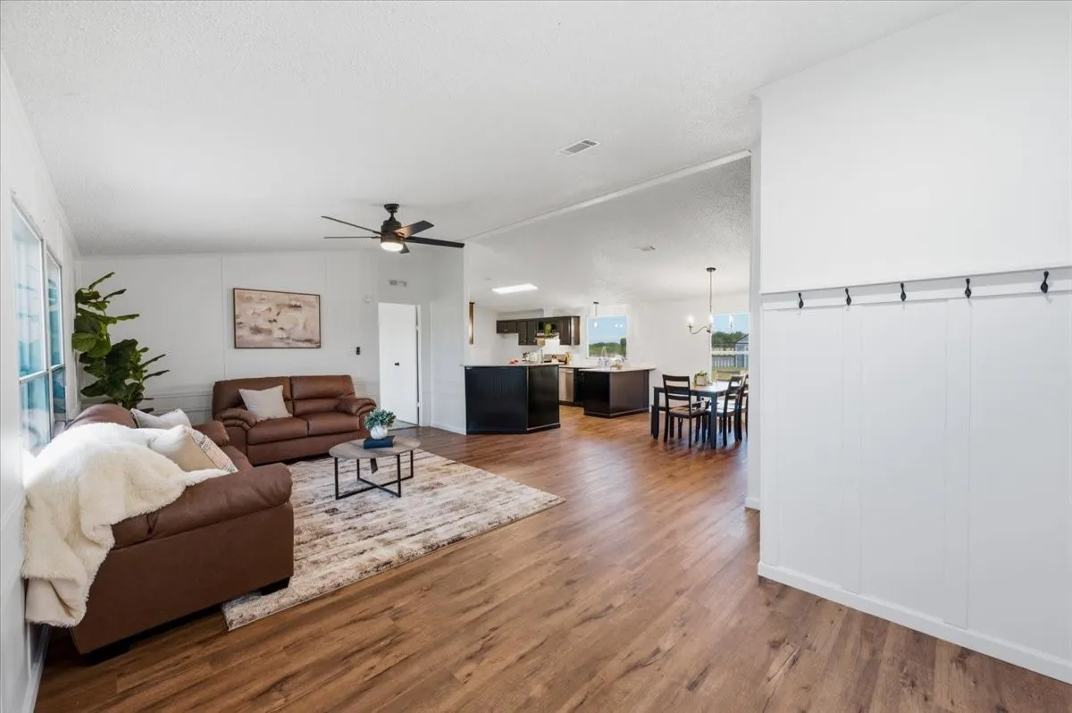 Mobile Home For Sale in Johnson County , 5708 Texas Street, Joshua, Texas 76058, 4 Bedroom, 2 Bathroom, Garage spaces, 1,904 Sqft, built in 1998, mls#21336910, Real Estate Agent in Joshua, Homes For Sale in Johnson county, Homes For Sale in Joshua, Realtor in Joshua Texas, Real Estate Brokerage Independent Realty Texas, Luminita Cordes Realtor