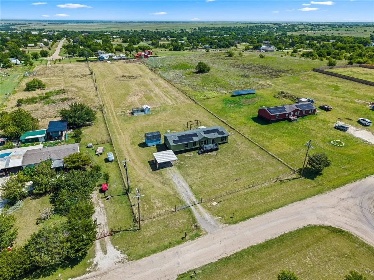Mobile Home For Sale in Johnson County , 5708 Texas Street, Joshua, Texas 76058, 4 Bedroom, 2 Bathroom, Garage spaces, 1,904 Sqft, built in 1998, mls#21336910, Real Estate Agent in Joshua, Homes For Sale in Johnson county, Homes For Sale in Joshua, Realtor in Joshua Texas, Real Estate Brokerage Independent Realty Texas, Luminita Cordes Realtor