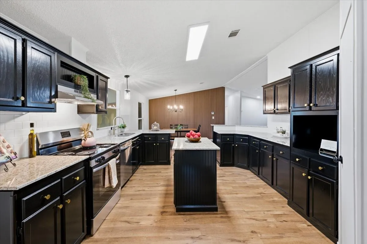 Mobile Home For Sale in Johnson County , 5708 Texas Street, Joshua, Texas 76058, 4 Bedroom, 2 Bathroom, Garage spaces, 1,904 Sqft, built in 1998, mls#21336910, Real Estate Agent in Joshua, Homes For Sale in Johnson county, Homes For Sale in Joshua, Realtor in Joshua Texas, Real Estate Brokerage Independent Realty Texas, Luminita Cordes Realtor