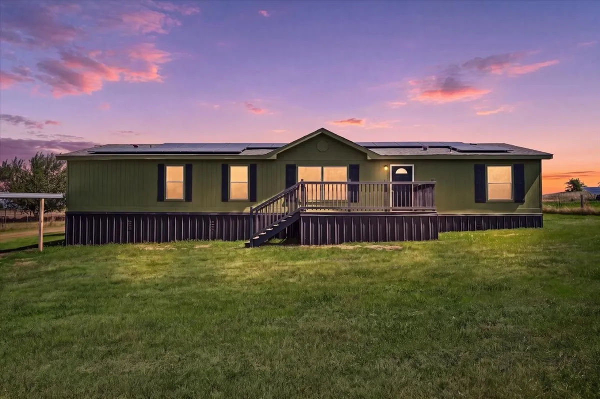 Mobile Home For Sale in Johnson County , 5708 Texas Street, Joshua, Texas 76058, 4 Bedroom, 2 Bathroom, Garage spaces, 1,904 Sqft, built in 1998, mls#21336910, Real Estate Agent in Joshua, Homes For Sale in Johnson county, Homes For Sale in Joshua, Realtor in Joshua Texas, Real Estate Brokerage Independent Realty Texas, Luminita Cordes Realtor
