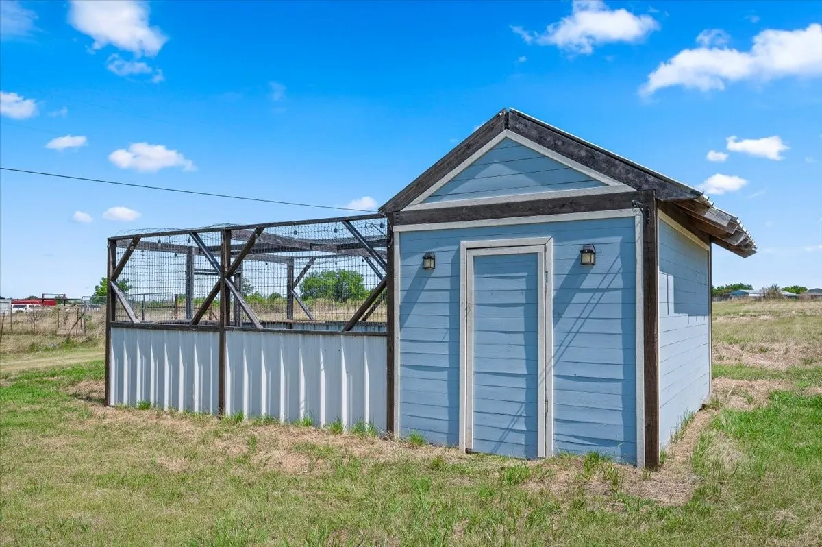 Mobile Home For Sale in Johnson County , 5708 Texas Street, Joshua, Texas 76058, 4 Bedroom, 2 Bathroom, Garage spaces, 1,904 Sqft, built in 1998, mls#21336910, Real Estate Agent in Joshua, Homes For Sale in Johnson county, Homes For Sale in Joshua, Realtor in Joshua Texas, Real Estate Brokerage Independent Realty Texas, Luminita Cordes Realtor