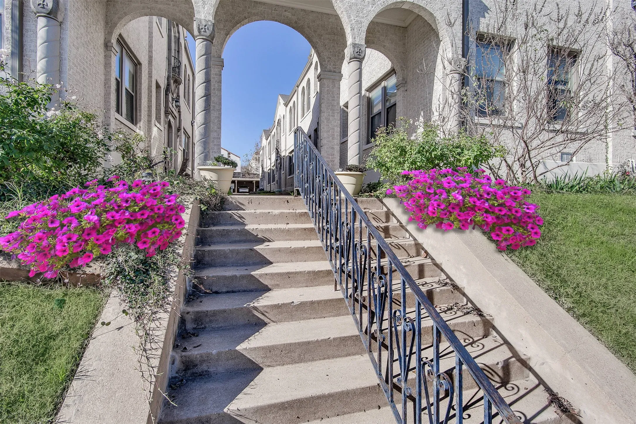 Apartment For Rent in Tarrant County , 2500 S University Drive, Fort Worth, Texas 76109, 1 Bedroom, 1 Bathroom, Garage spaces, 674 Sqft, built in 1929, mls#21338903, Real Estate Agent in Fort Worth, Homes For Rent in Tarrant county, Homes For Rent in Fort Worth, Realtor in Fort Worth Texas, Real Estate Brokerage Independent Realty Texas, Luminita Cordes Realtor