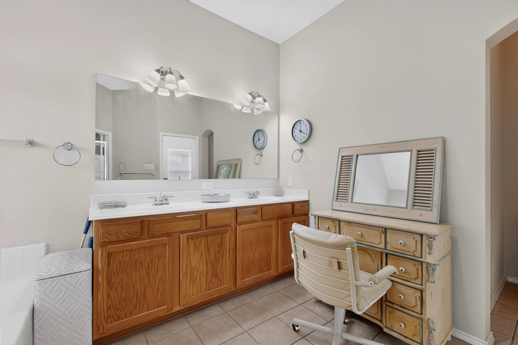 Single Family Residence For Sale in Kaufman County , 1635 Luckenbach Drive, Forney, Texas 75126, 5 Bedroom, 3 Bathroom, 2 Garage spaces, 2,904 Sqft, built in 2007, mls#21334986, Real Estate Agent in Forney, Homes For Sale in Kaufman county, Homes For Sale in Forney, Realtor in Forney Texas, Real Estate Brokerage Independent Realty Texas, Luminita Cordes Realtor