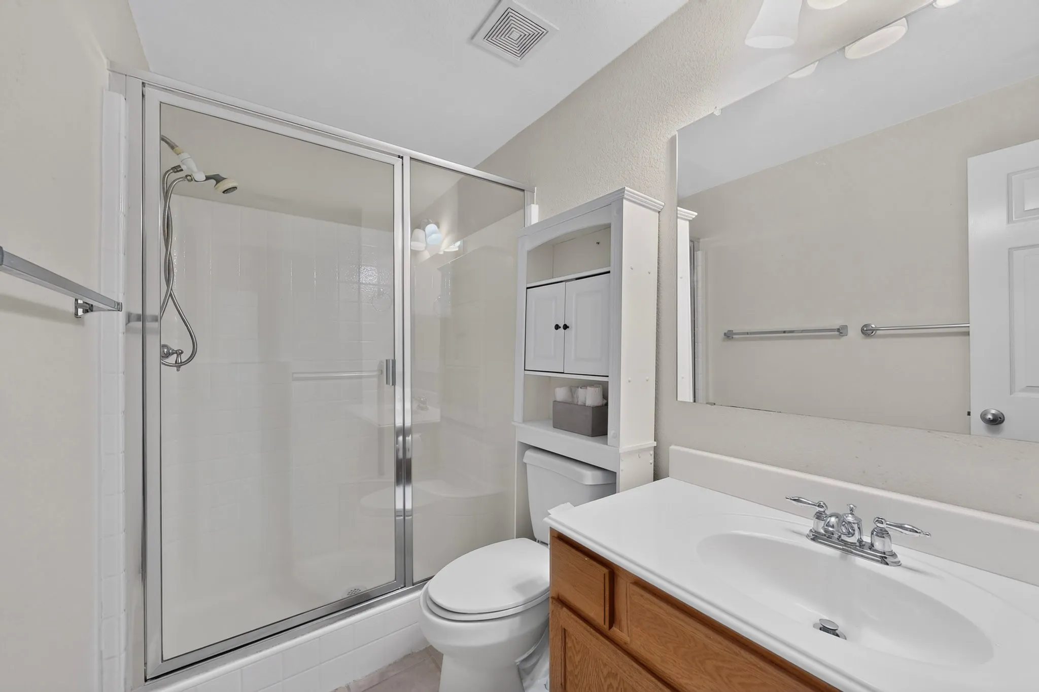Single Family Residence For Sale in Kaufman County , 1635 Luckenbach Drive, Forney, Texas 75126, 5 Bedroom, 3 Bathroom, 2 Garage spaces, 2,904 Sqft, built in 2007, mls#21334986, Real Estate Agent in Forney, Homes For Sale in Kaufman county, Homes For Sale in Forney, Realtor in Forney Texas, Real Estate Brokerage Independent Realty Texas, Luminita Cordes Realtor