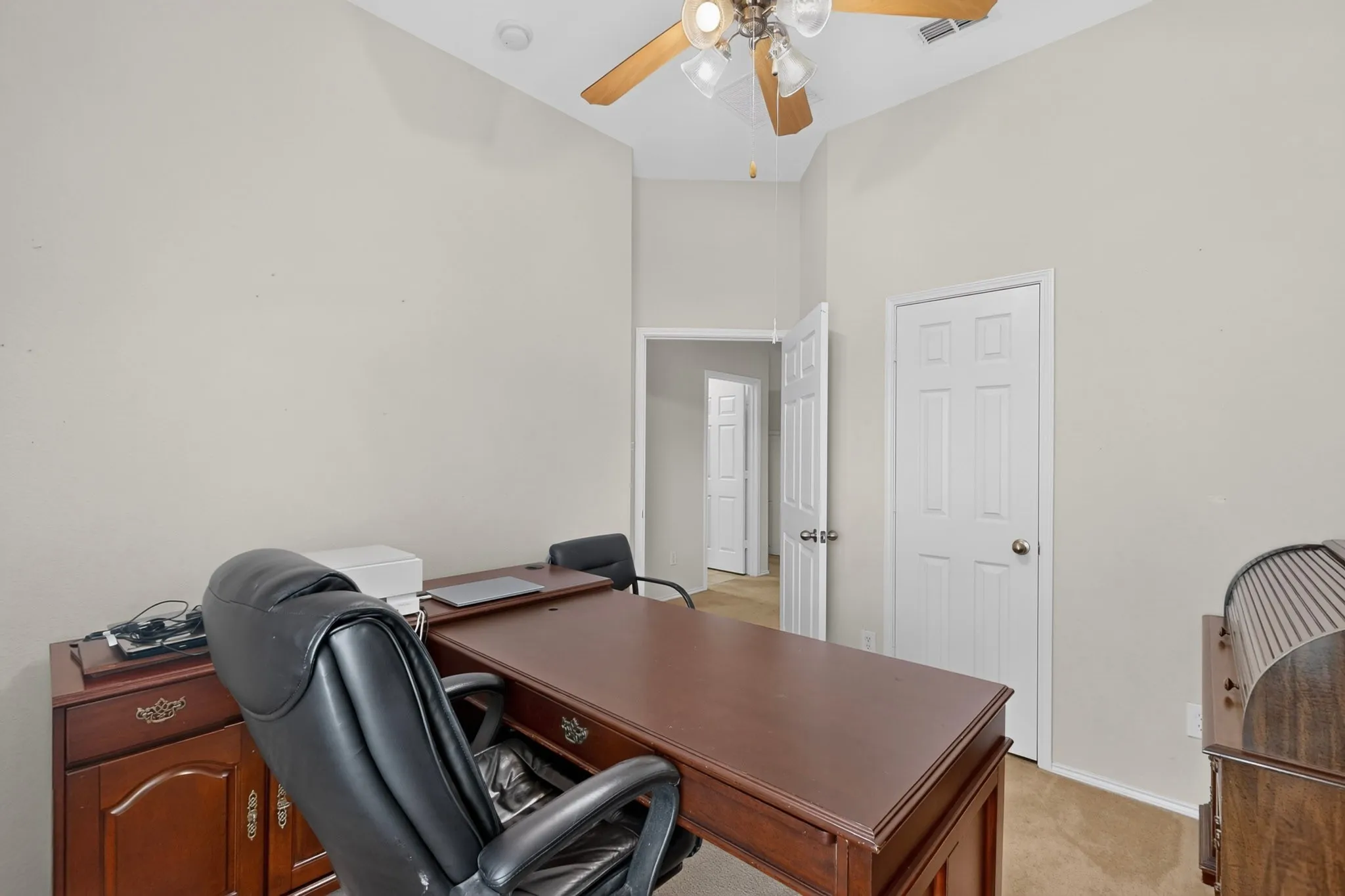 Single Family Residence For Sale in Kaufman County , 1635 Luckenbach Drive, Forney, Texas 75126, 5 Bedroom, 3 Bathroom, 2 Garage spaces, 2,904 Sqft, built in 2007, mls#21334986, Real Estate Agent in Forney, Homes For Sale in Kaufman county, Homes For Sale in Forney, Realtor in Forney Texas, Real Estate Brokerage Independent Realty Texas, Luminita Cordes Realtor