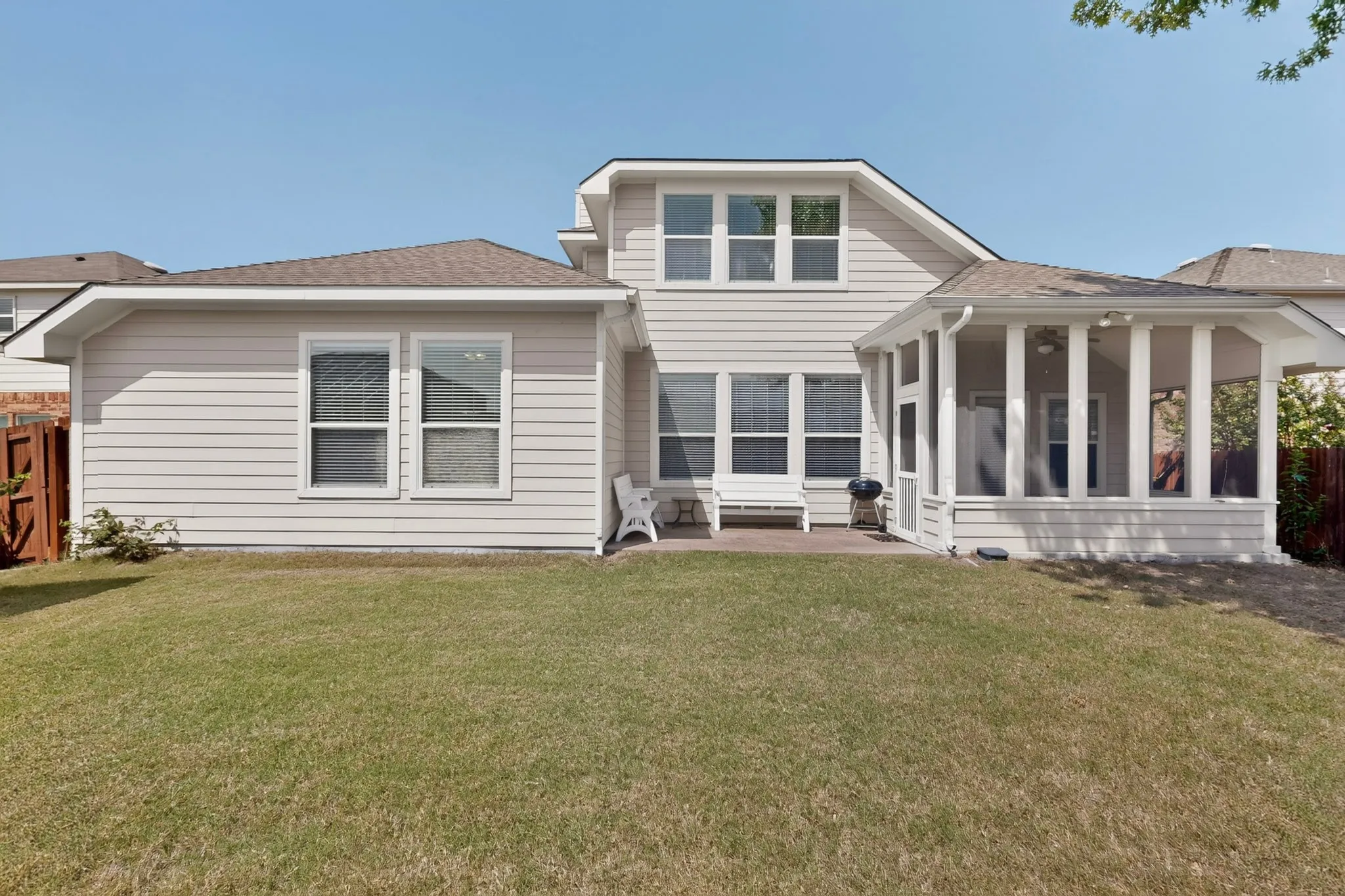 Single Family Residence For Sale in Kaufman County , 1635 Luckenbach Drive, Forney, Texas 75126, 5 Bedroom, 3 Bathroom, 2 Garage spaces, 2,904 Sqft, built in 2007, mls#21334986, Real Estate Agent in Forney, Homes For Sale in Kaufman county, Homes For Sale in Forney, Realtor in Forney Texas, Real Estate Brokerage Independent Realty Texas, Luminita Cordes Realtor