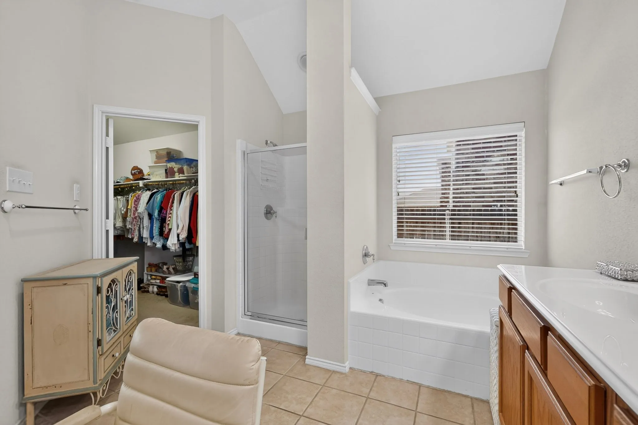 Single Family Residence For Sale in Kaufman County , 1635 Luckenbach Drive, Forney, Texas 75126, 5 Bedroom, 3 Bathroom, 2 Garage spaces, 2,904 Sqft, built in 2007, mls#21334986, Real Estate Agent in Forney, Homes For Sale in Kaufman county, Homes For Sale in Forney, Realtor in Forney Texas, Real Estate Brokerage Independent Realty Texas, Luminita Cordes Realtor