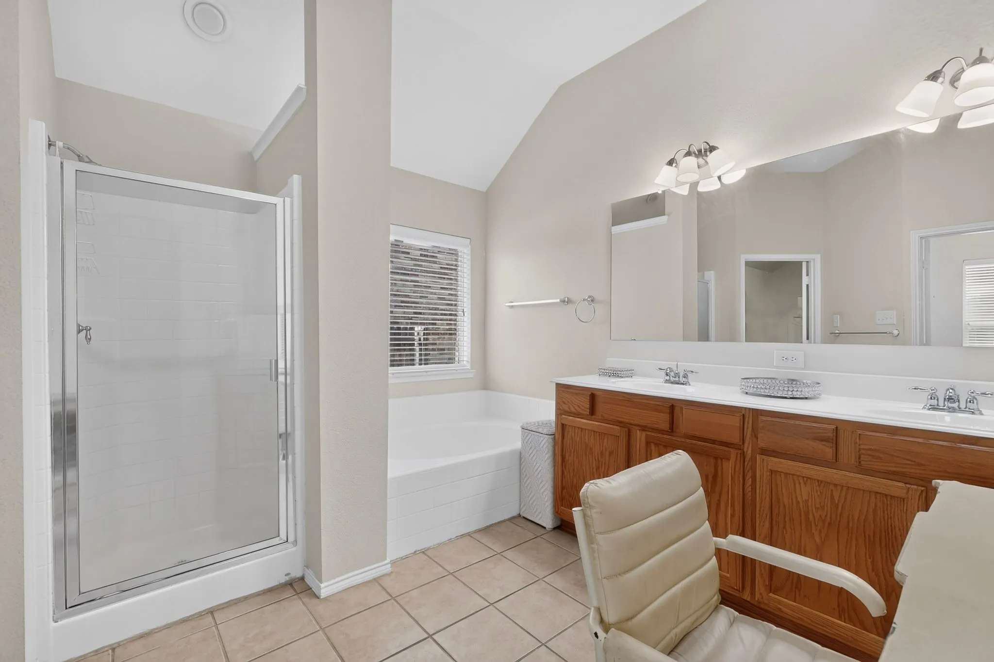 Single Family Residence For Sale in Kaufman County , 1635 Luckenbach Drive, Forney, Texas 75126, 5 Bedroom, 3 Bathroom, 2 Garage spaces, 2,904 Sqft, built in 2007, mls#21334986, Real Estate Agent in Forney, Homes For Sale in Kaufman county, Homes For Sale in Forney, Realtor in Forney Texas, Real Estate Brokerage Independent Realty Texas, Luminita Cordes Realtor