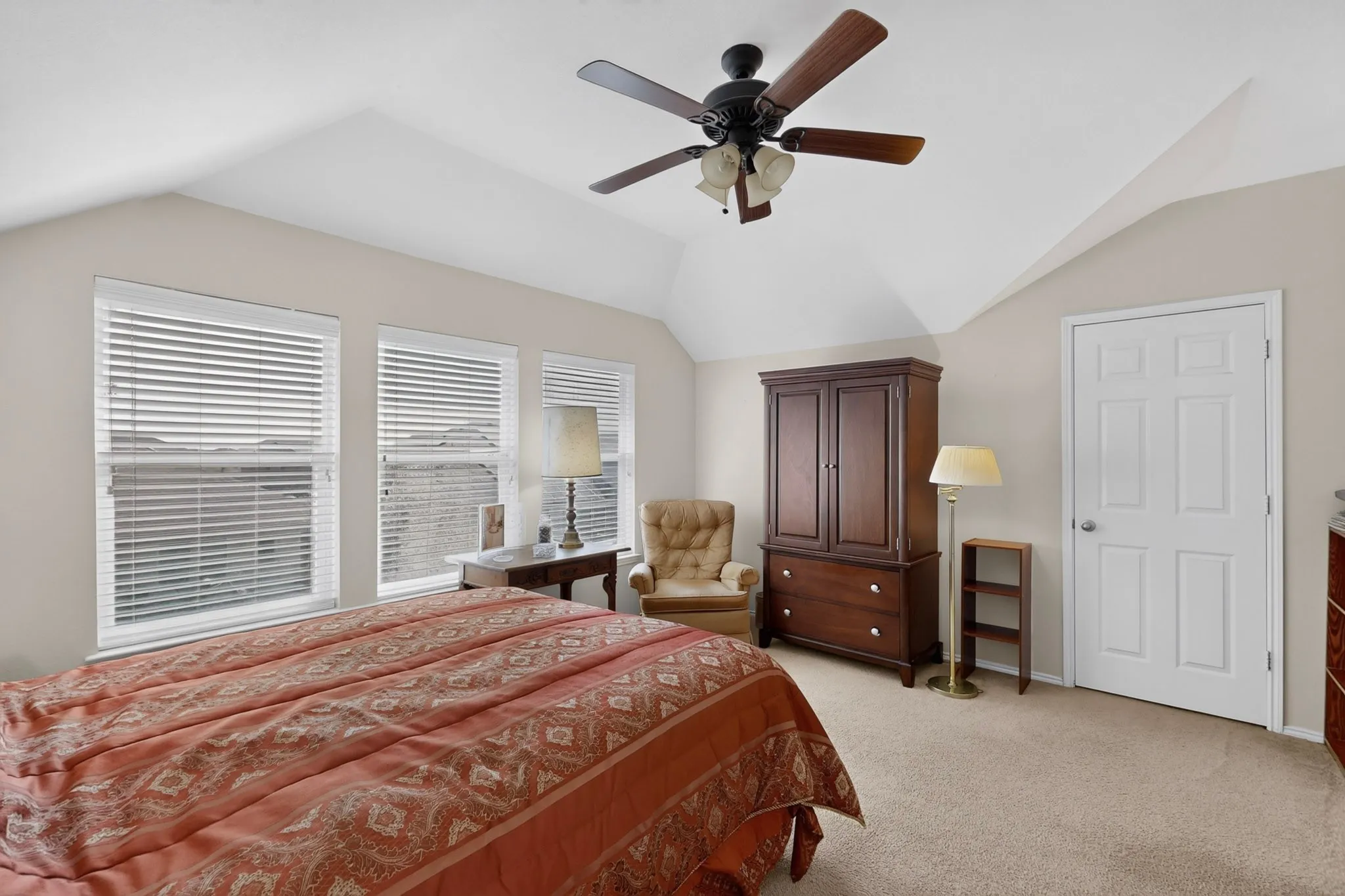 Single Family Residence For Sale in Kaufman County , 1635 Luckenbach Drive, Forney, Texas 75126, 5 Bedroom, 3 Bathroom, 2 Garage spaces, 2,904 Sqft, built in 2007, mls#21334986, Real Estate Agent in Forney, Homes For Sale in Kaufman county, Homes For Sale in Forney, Realtor in Forney Texas, Real Estate Brokerage Independent Realty Texas, Luminita Cordes Realtor