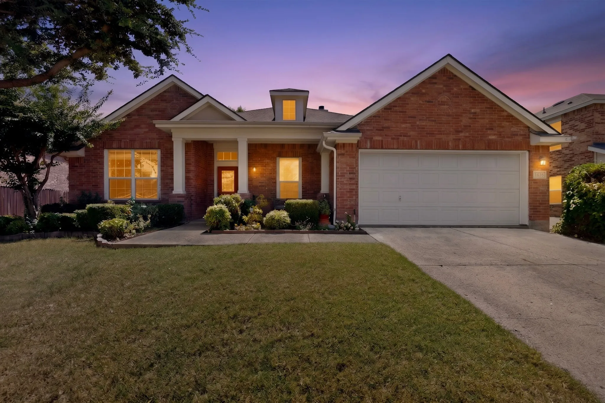 Single Family Residence For Sale in Kaufman County , 1635 Luckenbach Drive, Forney, Texas 75126, 5 Bedroom, 3 Bathroom, 2 Garage spaces, 2,904 Sqft, built in 2007, mls#21334986, Real Estate Agent in Forney, Homes For Sale in Kaufman county, Homes For Sale in Forney, Realtor in Forney Texas, Real Estate Brokerage Independent Realty Texas, Luminita Cordes Realtor