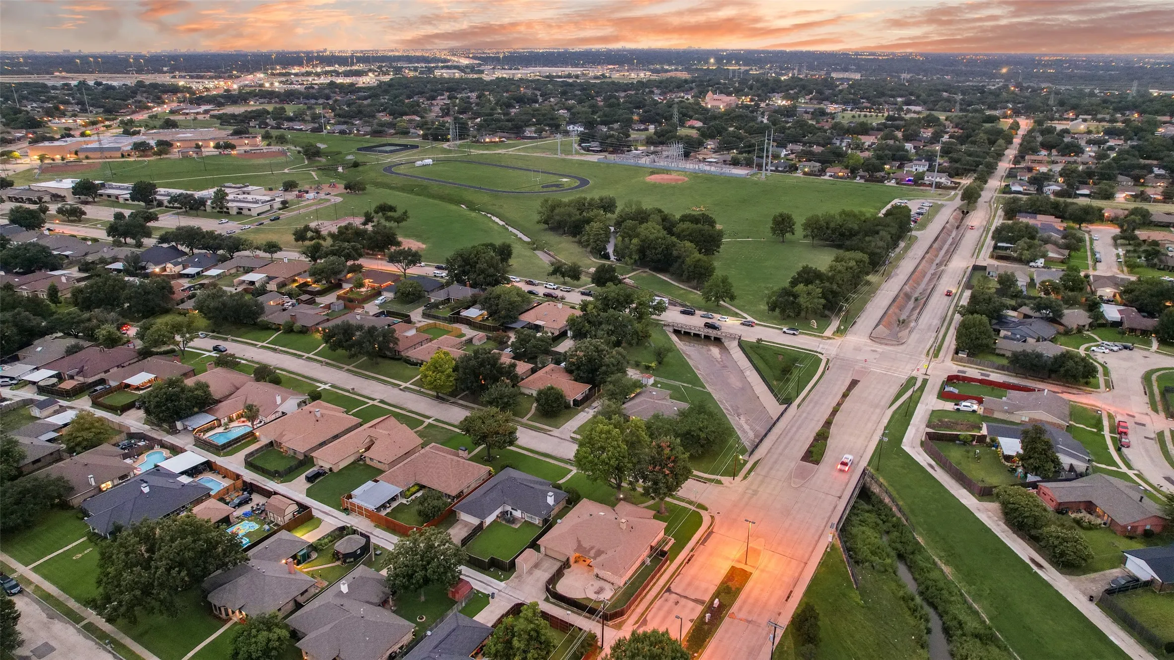 Single Family Residence For Sale in Dallas County , 800 Brownfield Drive, Mesquite, Texas 75150, 3 Bedroom, 2 Bathroom, 2 Garage spaces, 2,214 Sqft, built in 1983, mls#21335587, Real Estate Agent in Mesquite, Homes For Sale in Dallas county, Homes For Sale in Mesquite, Realtor in Mesquite Texas, Real Estate Brokerage Independent Realty Texas, Luminita Cordes Realtor