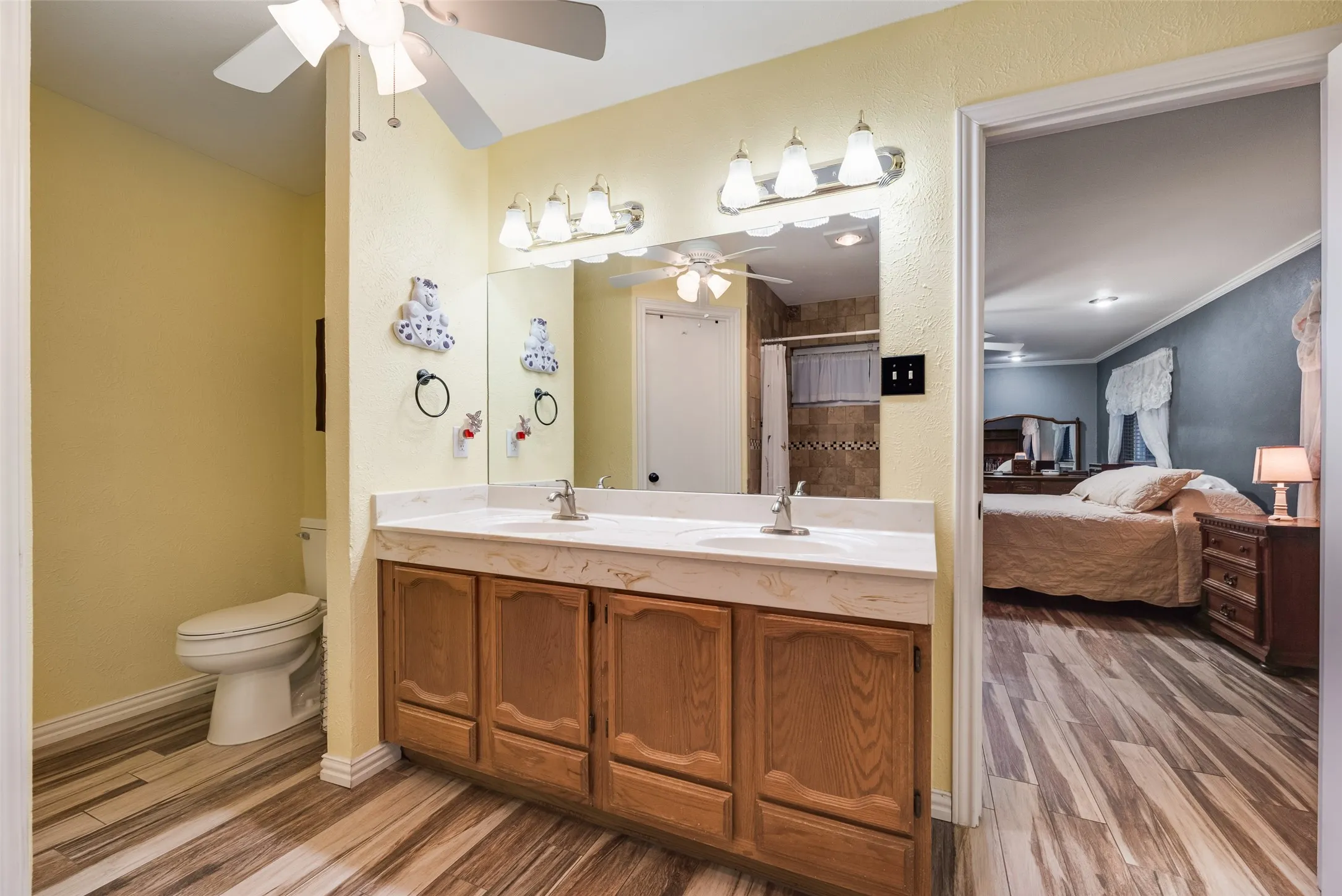Single Family Residence For Sale in Dallas County , 800 Brownfield Drive, Mesquite, Texas 75150, 3 Bedroom, 2 Bathroom, 2 Garage spaces, 2,214 Sqft, built in 1983, mls#21335587, Real Estate Agent in Mesquite, Homes For Sale in Dallas county, Homes For Sale in Mesquite, Realtor in Mesquite Texas, Real Estate Brokerage Independent Realty Texas, Luminita Cordes Realtor