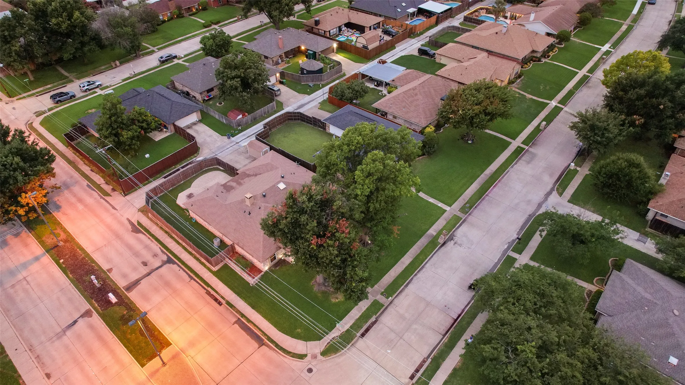 Single Family Residence For Sale in Dallas County , 800 Brownfield Drive, Mesquite, Texas 75150, 3 Bedroom, 2 Bathroom, 2 Garage spaces, 2,214 Sqft, built in 1983, mls#21335587, Real Estate Agent in Mesquite, Homes For Sale in Dallas county, Homes For Sale in Mesquite, Realtor in Mesquite Texas, Real Estate Brokerage Independent Realty Texas, Luminita Cordes Realtor