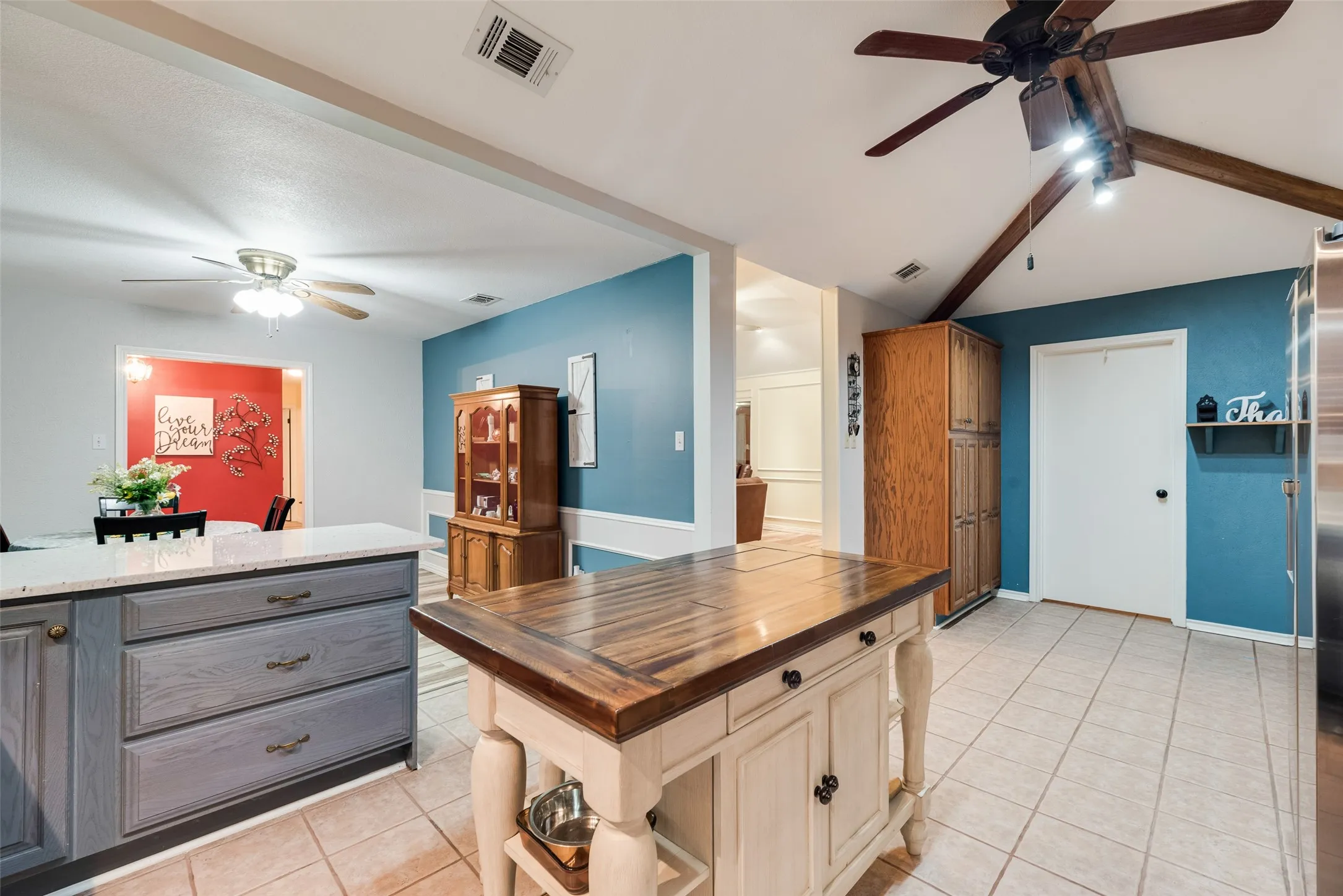 Single Family Residence For Sale in Dallas County , 800 Brownfield Drive, Mesquite, Texas 75150, 3 Bedroom, 2 Bathroom, 2 Garage spaces, 2,214 Sqft, built in 1983, mls#21335587, Real Estate Agent in Mesquite, Homes For Sale in Dallas county, Homes For Sale in Mesquite, Realtor in Mesquite Texas, Real Estate Brokerage Independent Realty Texas, Luminita Cordes Realtor
