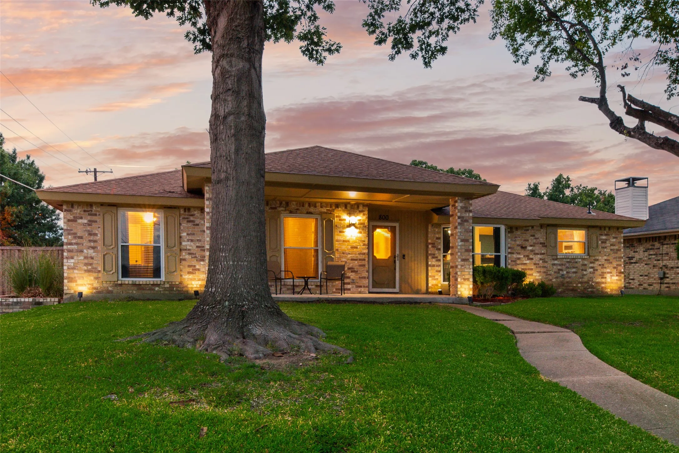 Single Family Residence For Sale in Dallas County , 800 Brownfield Drive, Mesquite, Texas 75150, 3 Bedroom, 2 Bathroom, 2 Garage spaces, 2,214 Sqft, built in 1983, mls#21335587, Real Estate Agent in Mesquite, Homes For Sale in Dallas county, Homes For Sale in Mesquite, Realtor in Mesquite Texas, Real Estate Brokerage Independent Realty Texas, Luminita Cordes Realtor