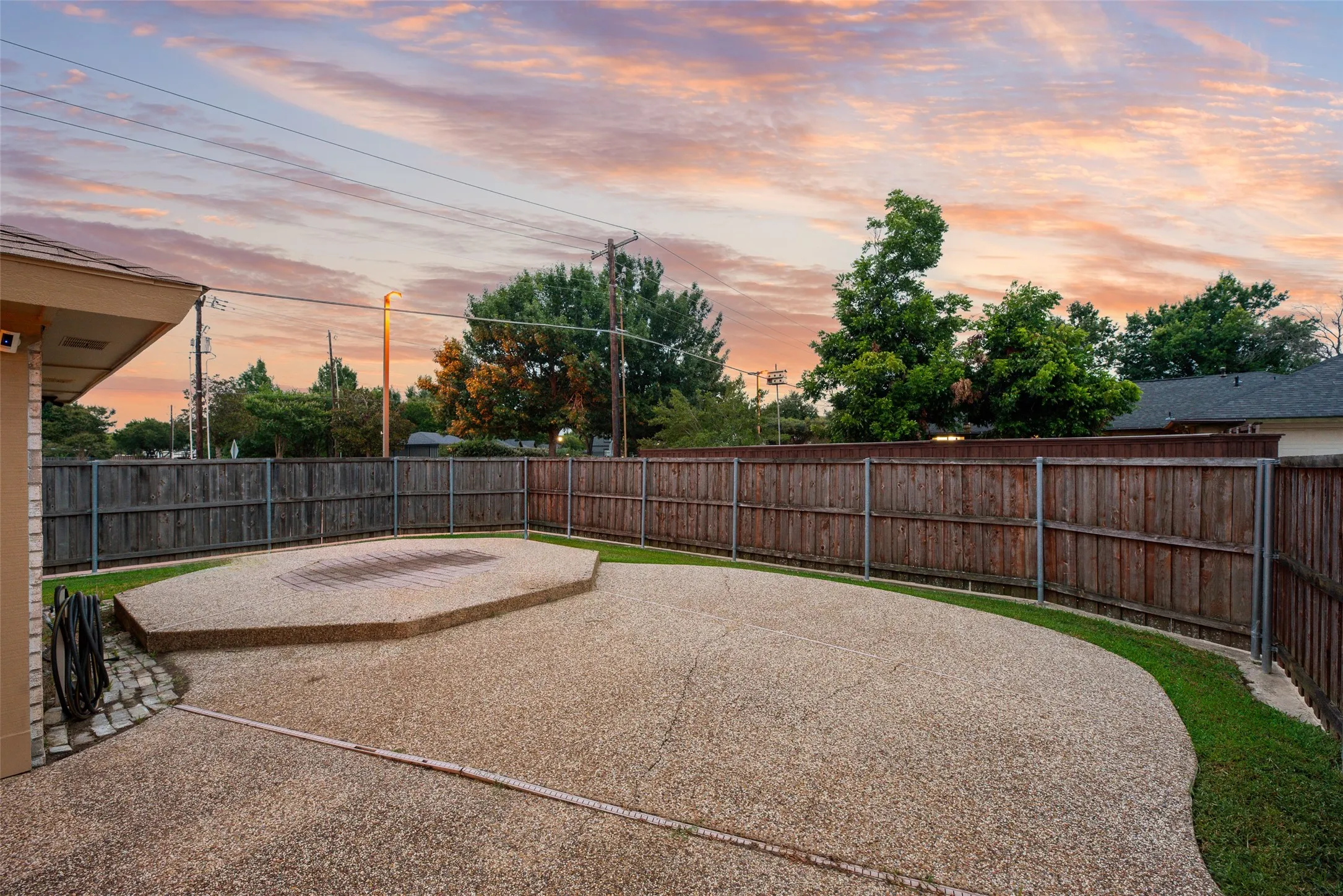 Single Family Residence For Sale in Dallas County , 800 Brownfield Drive, Mesquite, Texas 75150, 3 Bedroom, 2 Bathroom, 2 Garage spaces, 2,214 Sqft, built in 1983, mls#21335587, Real Estate Agent in Mesquite, Homes For Sale in Dallas county, Homes For Sale in Mesquite, Realtor in Mesquite Texas, Real Estate Brokerage Independent Realty Texas, Luminita Cordes Realtor