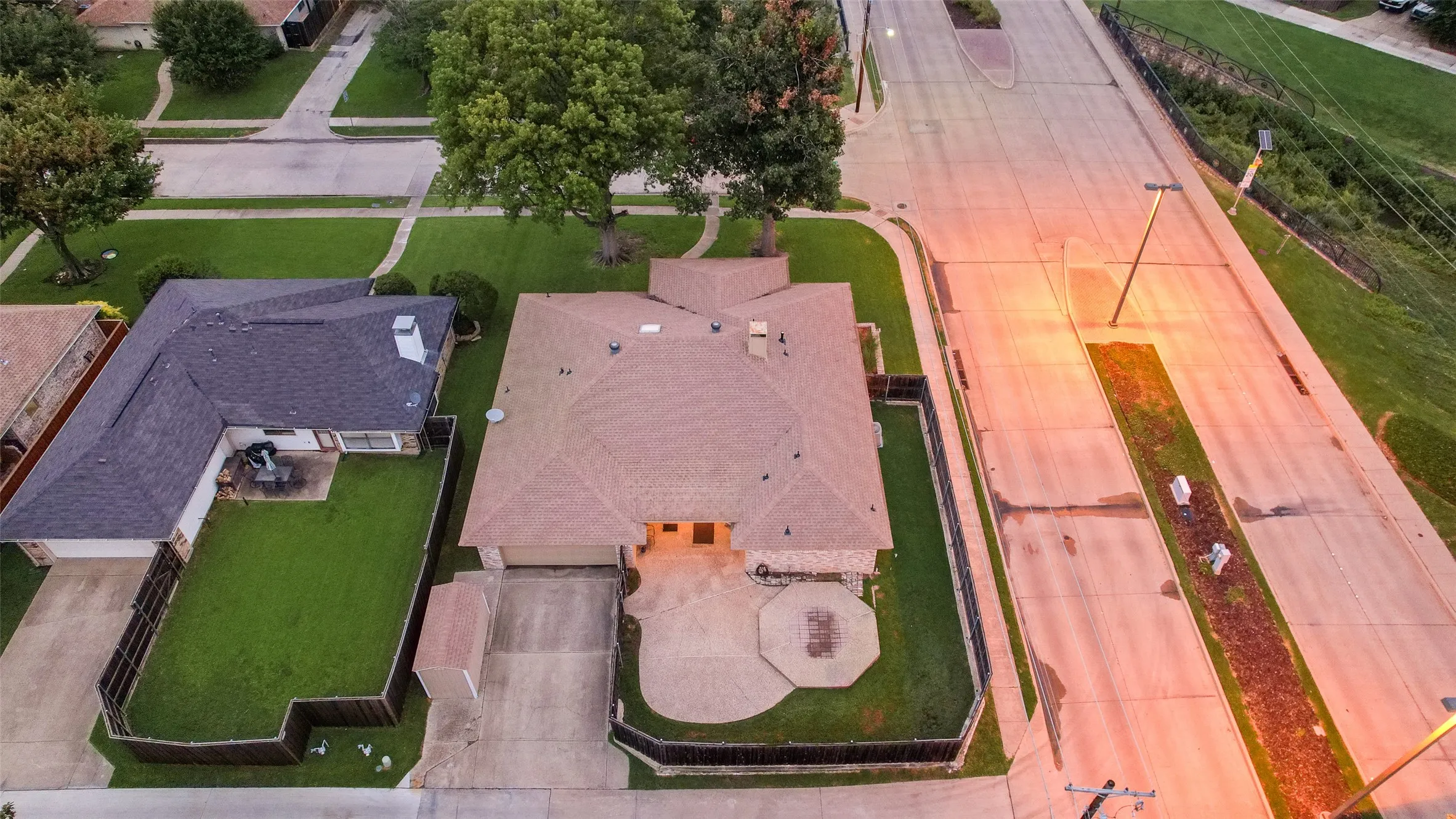 Single Family Residence For Sale in Dallas County , 800 Brownfield Drive, Mesquite, Texas 75150, 3 Bedroom, 2 Bathroom, 2 Garage spaces, 2,214 Sqft, built in 1983, mls#21335587, Real Estate Agent in Mesquite, Homes For Sale in Dallas county, Homes For Sale in Mesquite, Realtor in Mesquite Texas, Real Estate Brokerage Independent Realty Texas, Luminita Cordes Realtor