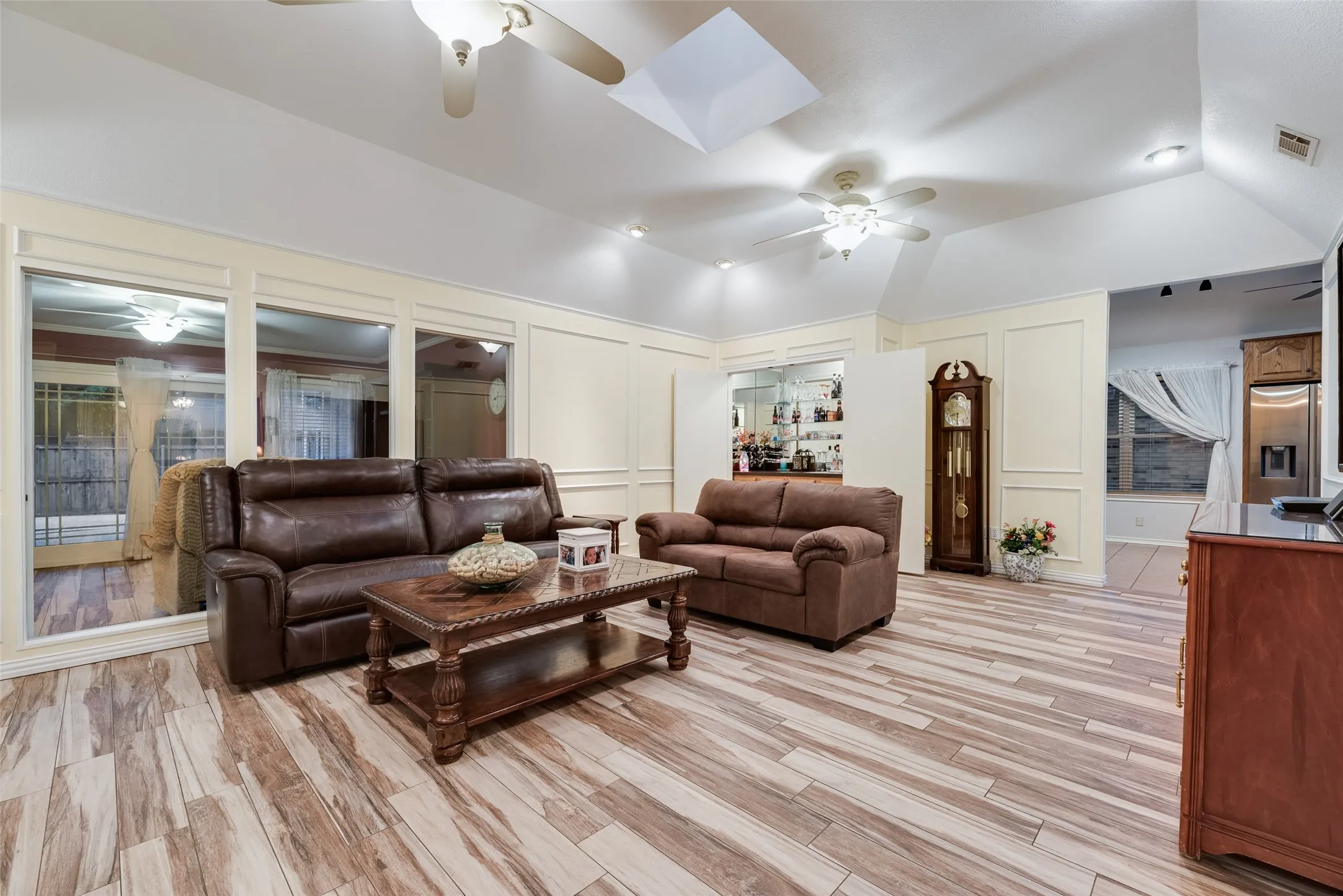 Single Family Residence For Sale in Dallas County , 800 Brownfield Drive, Mesquite, Texas 75150, 3 Bedroom, 2 Bathroom, 2 Garage spaces, 2,214 Sqft, built in 1983, mls#21335587, Real Estate Agent in Mesquite, Homes For Sale in Dallas county, Homes For Sale in Mesquite, Realtor in Mesquite Texas, Real Estate Brokerage Independent Realty Texas, Luminita Cordes Realtor