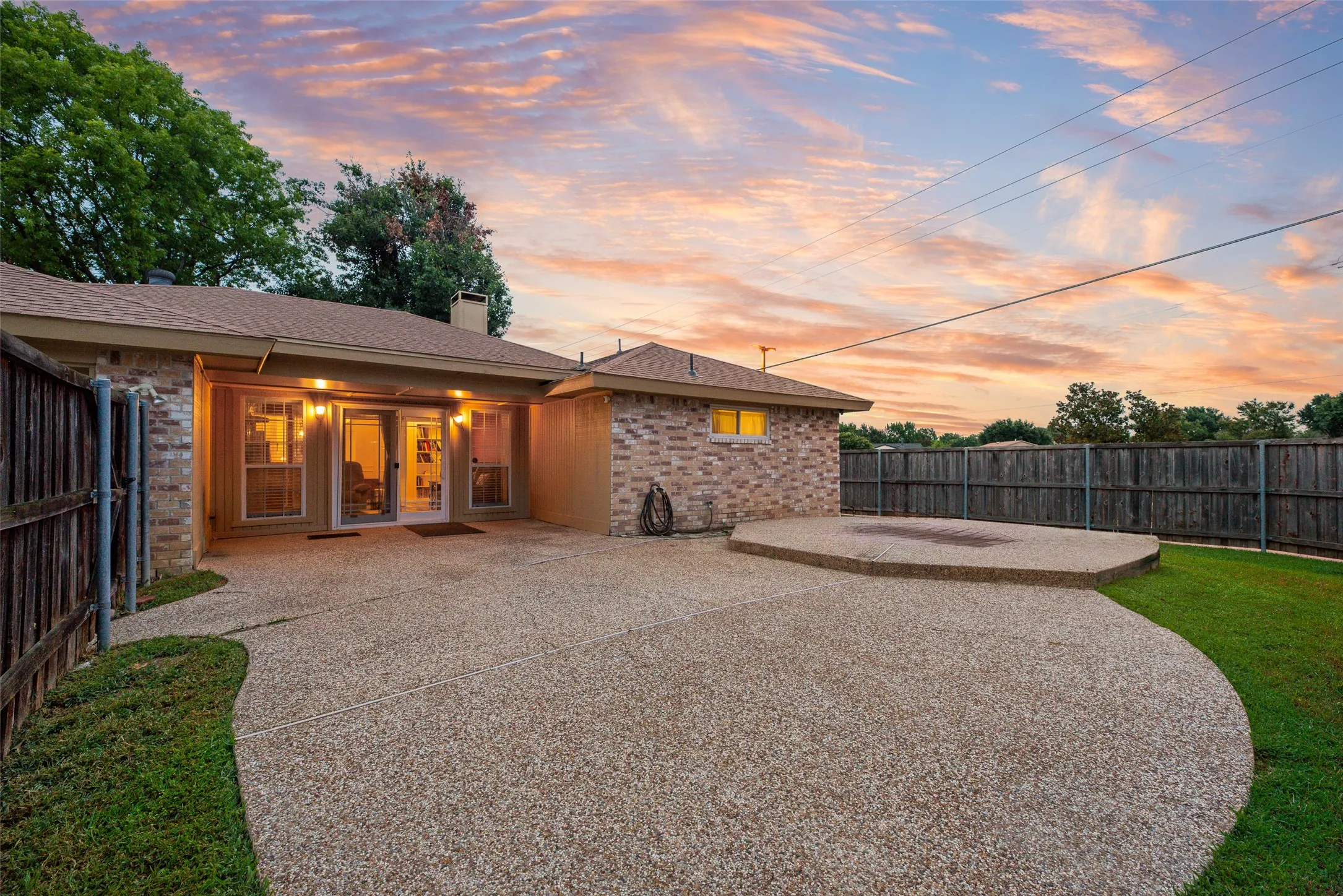 Single Family Residence For Sale in Dallas County , 800 Brownfield Drive, Mesquite, Texas 75150, 3 Bedroom, 2 Bathroom, 2 Garage spaces, 2,214 Sqft, built in 1983, mls#21335587, Real Estate Agent in Mesquite, Homes For Sale in Dallas county, Homes For Sale in Mesquite, Realtor in Mesquite Texas, Real Estate Brokerage Independent Realty Texas, Luminita Cordes Realtor