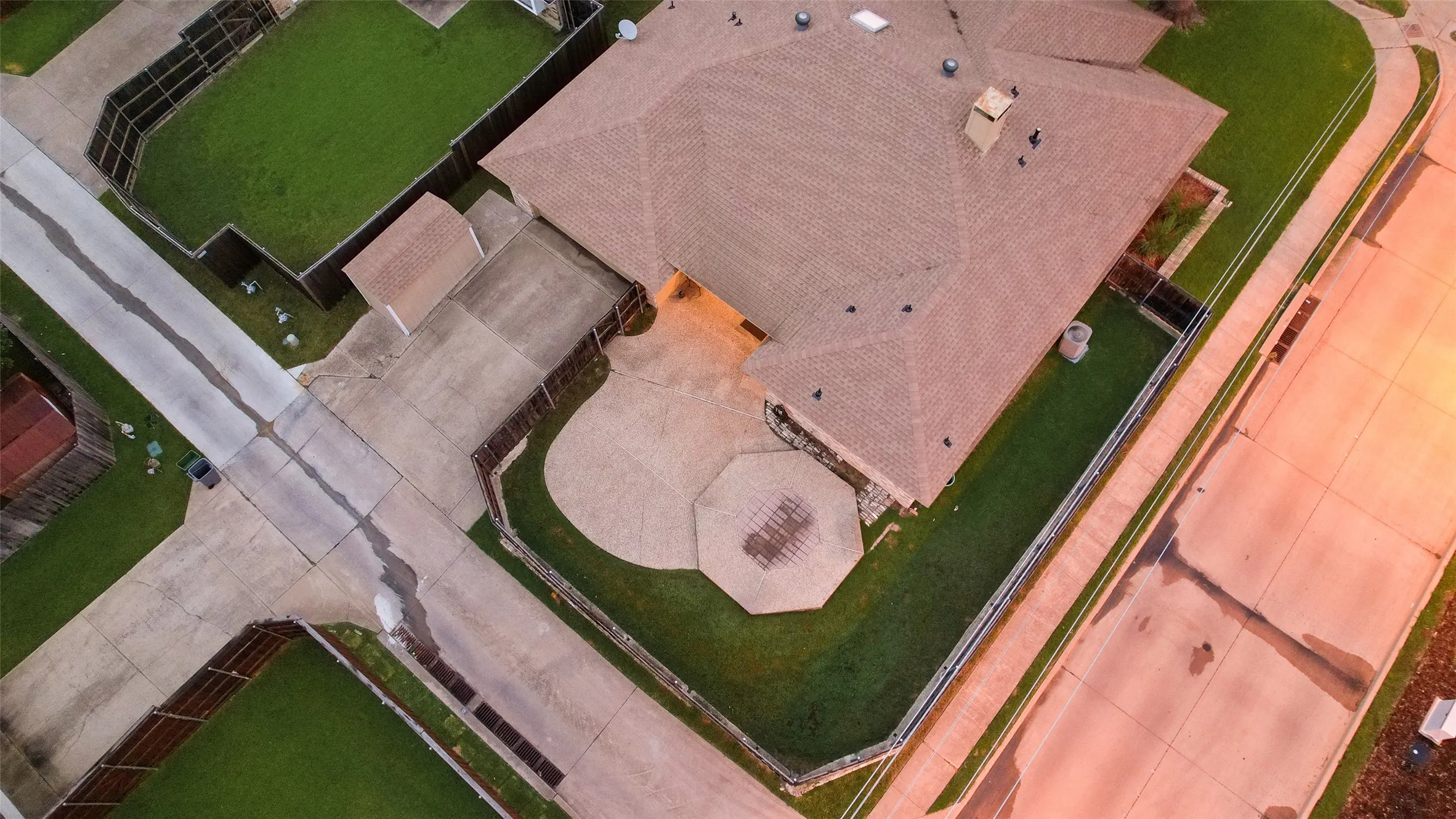 Single Family Residence For Sale in Dallas County , 800 Brownfield Drive, Mesquite, Texas 75150, 3 Bedroom, 2 Bathroom, 2 Garage spaces, 2,214 Sqft, built in 1983, mls#21335587, Real Estate Agent in Mesquite, Homes For Sale in Dallas county, Homes For Sale in Mesquite, Realtor in Mesquite Texas, Real Estate Brokerage Independent Realty Texas, Luminita Cordes Realtor
