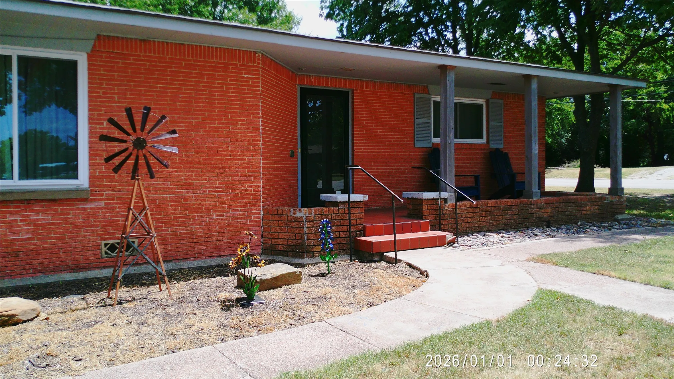 Single Family Residence For Sale in Montague County , 305 Rock Street, Bowie, Texas 76230, 3 Bedroom, 2 Bathroom, 2 Garage spaces, 1,850 Sqft, built in 1950, mls#21338906, Real Estate Agent in Bowie, Homes For Sale in Montague county, Homes For Sale in Bowie, Realtor in Bowie Texas, Real Estate Brokerage Independent Realty Texas, Luminita Cordes Realtor