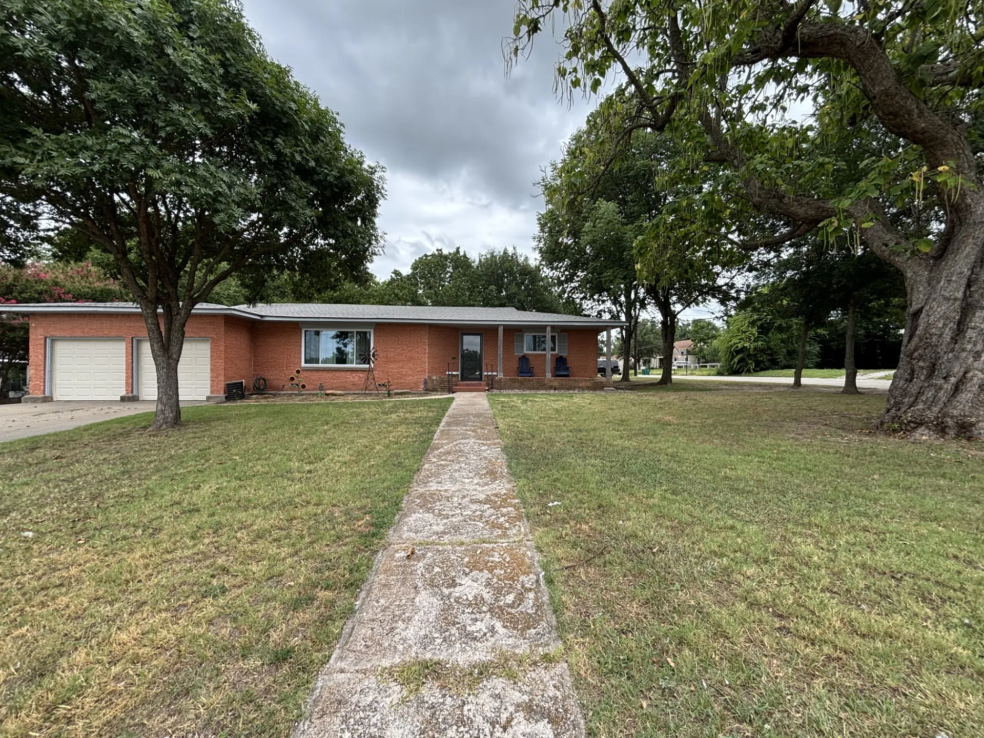 Single Family Residence For Sale in Montague County , 305 Rock Street, Bowie, Texas 76230, 3 Bedroom, 2 Bathroom, 2 Garage spaces, 1,850 Sqft, built in 1950, mls#21338906, Real Estate Agent in Bowie, Homes For Sale in Montague county, Homes For Sale in Bowie, Realtor in Bowie Texas, Real Estate Brokerage Independent Realty Texas, Luminita Cordes Realtor