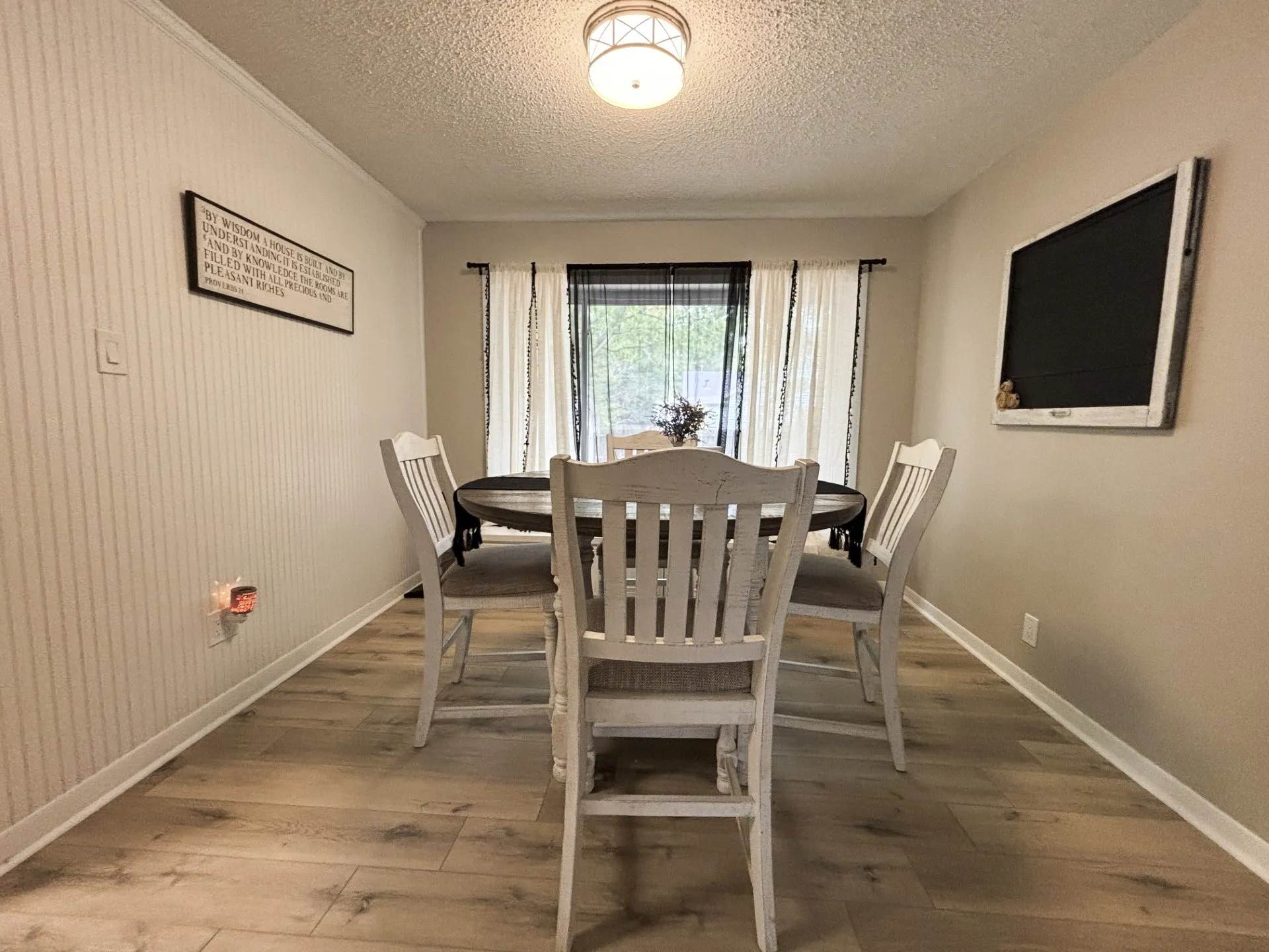 Single Family Residence For Sale in Montague County , 305 Rock Street, Bowie, Texas 76230, 3 Bedroom, 2 Bathroom, 2 Garage spaces, 1,850 Sqft, built in 1950, mls#21338906, Real Estate Agent in Bowie, Homes For Sale in Montague county, Homes For Sale in Bowie, Realtor in Bowie Texas, Real Estate Brokerage Independent Realty Texas, Luminita Cordes Realtor