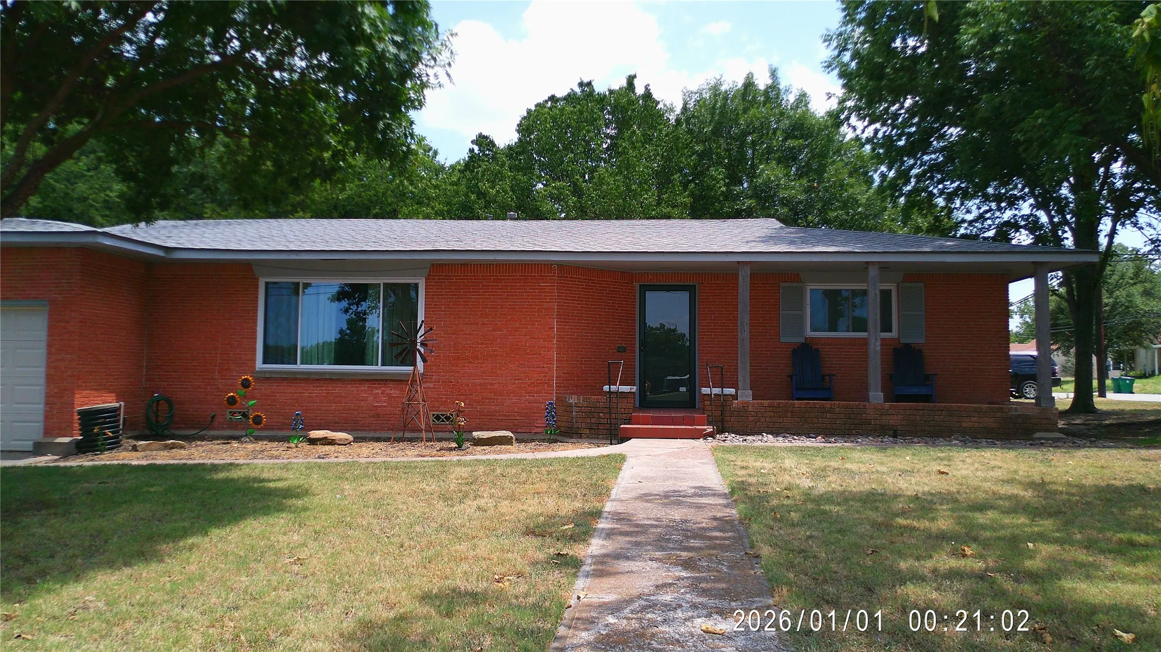 Single Family Residence For Sale in Montague County , 305 Rock Street, Bowie, Texas 76230, 3 Bedroom, 2 Bathroom, 2 Garage spaces, 1,850 Sqft, built in 1950, mls#21338906, Real Estate Agent in Bowie, Homes For Sale in Montague county, Homes For Sale in Bowie, Realtor in Bowie Texas, Real Estate Brokerage Independent Realty Texas, Luminita Cordes Realtor