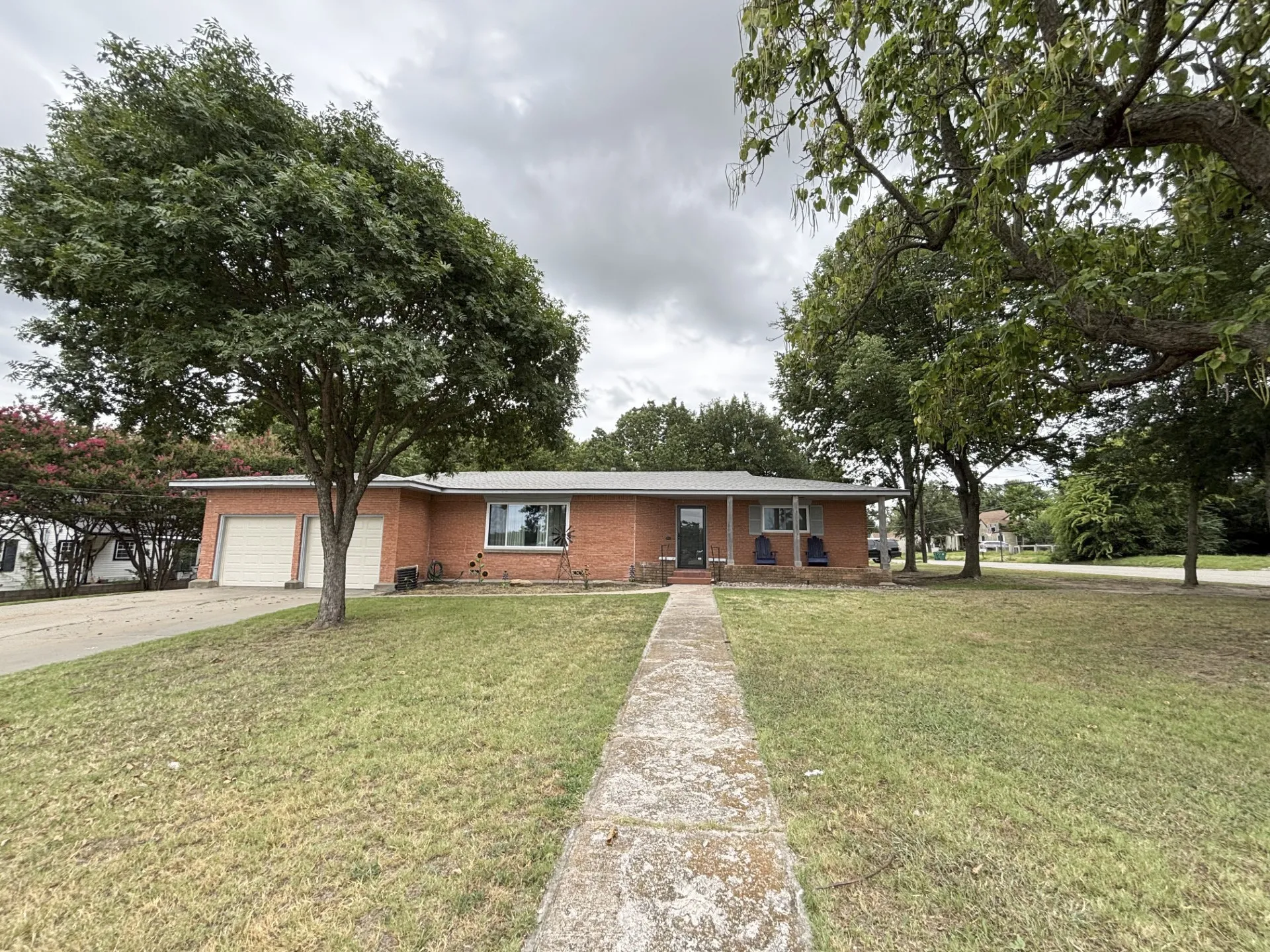 Single Family Residence For Sale in Montague County , 305 Rock Street, Bowie, Texas 76230, 3 Bedroom, 2 Bathroom, 2 Garage spaces, 1,850 Sqft, built in 1950, mls#21338906, Real Estate Agent in Bowie, Homes For Sale in Montague county, Homes For Sale in Bowie, Realtor in Bowie Texas, Real Estate Brokerage Independent Realty Texas, Luminita Cordes Realtor