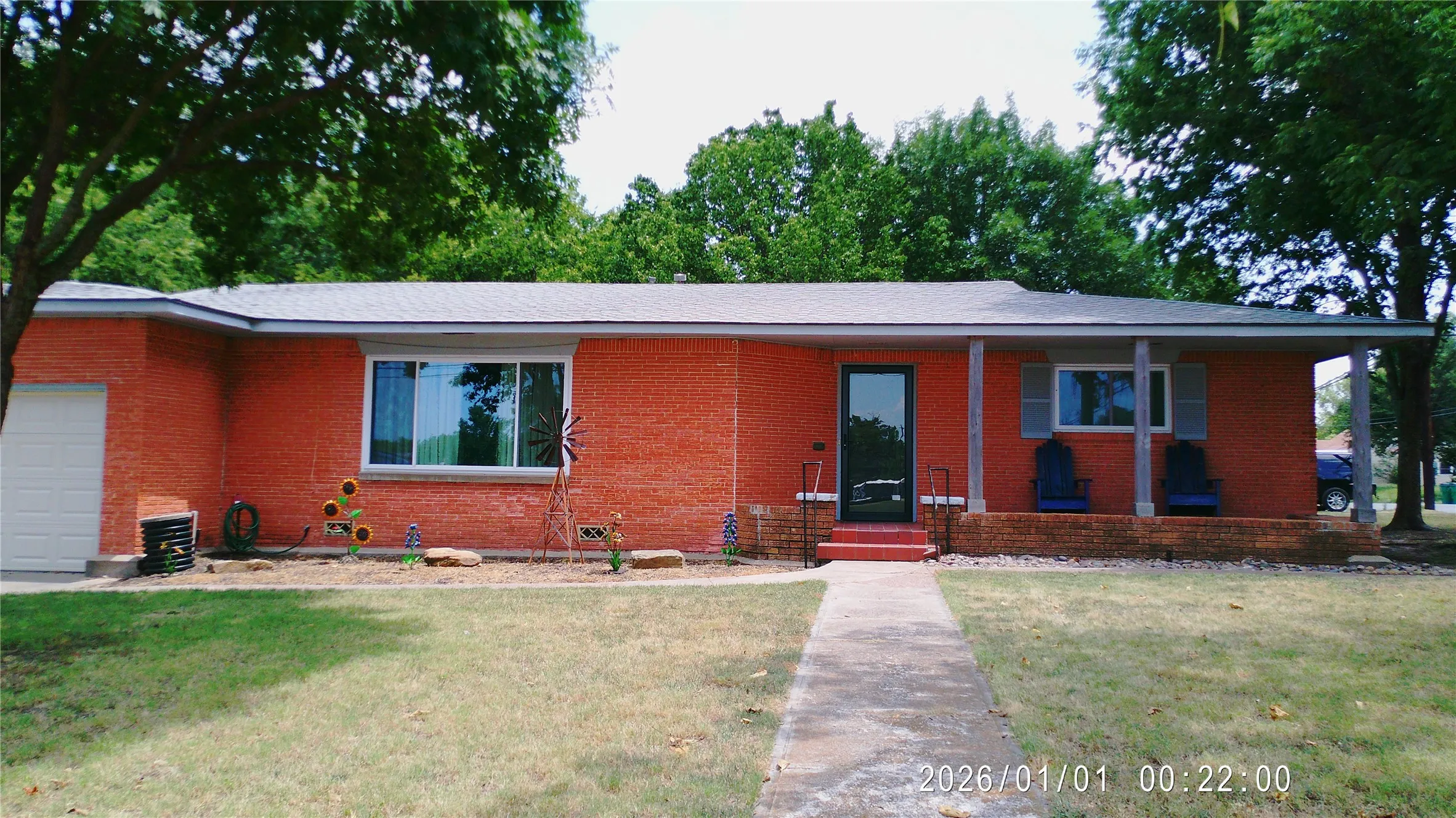 Single Family Residence For Sale in Montague County , 305 Rock Street, Bowie, Texas 76230, 3 Bedroom, 2 Bathroom, 2 Garage spaces, 1,850 Sqft, built in 1950, mls#21338906, Real Estate Agent in Bowie, Homes For Sale in Montague county, Homes For Sale in Bowie, Realtor in Bowie Texas, Real Estate Brokerage Independent Realty Texas, Luminita Cordes Realtor