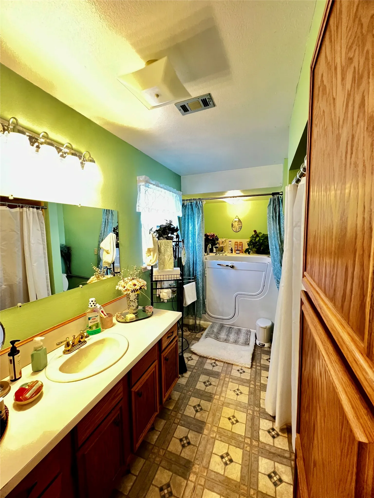 Single Family Residence For Sale in Hill County , 394 Hcr 1143, Blum, Texas 76627, 3 Bedroom, 2 Bathroom, Garage spaces, 1,152 Sqft, built in 1997, mls#21338558, Real Estate Agent in Blum, Homes For Sale in Hill county, Homes For Sale in Blum, Realtor in Blum Texas, Real Estate Brokerage Independent Realty Texas, Luminita Cordes Realtor