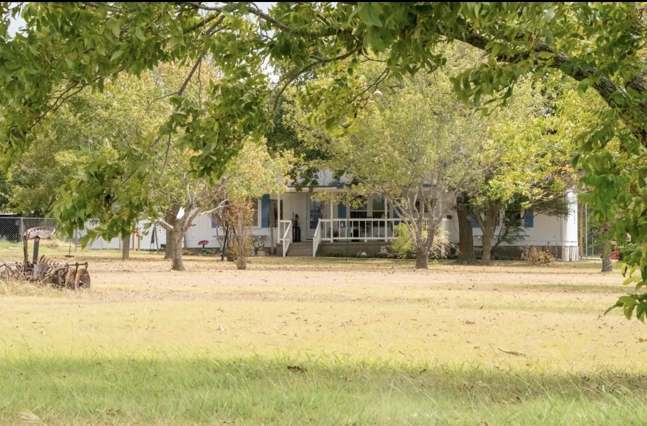 Single Family Residence For Sale in Hill County , 394 Hcr 1143, Blum, Texas 76627, 3 Bedroom, 2 Bathroom, Garage spaces, 1,152 Sqft, built in 1997, mls#21338558, Real Estate Agent in Blum, Homes For Sale in Hill county, Homes For Sale in Blum, Realtor in Blum Texas, Real Estate Brokerage Independent Realty Texas, Luminita Cordes Realtor